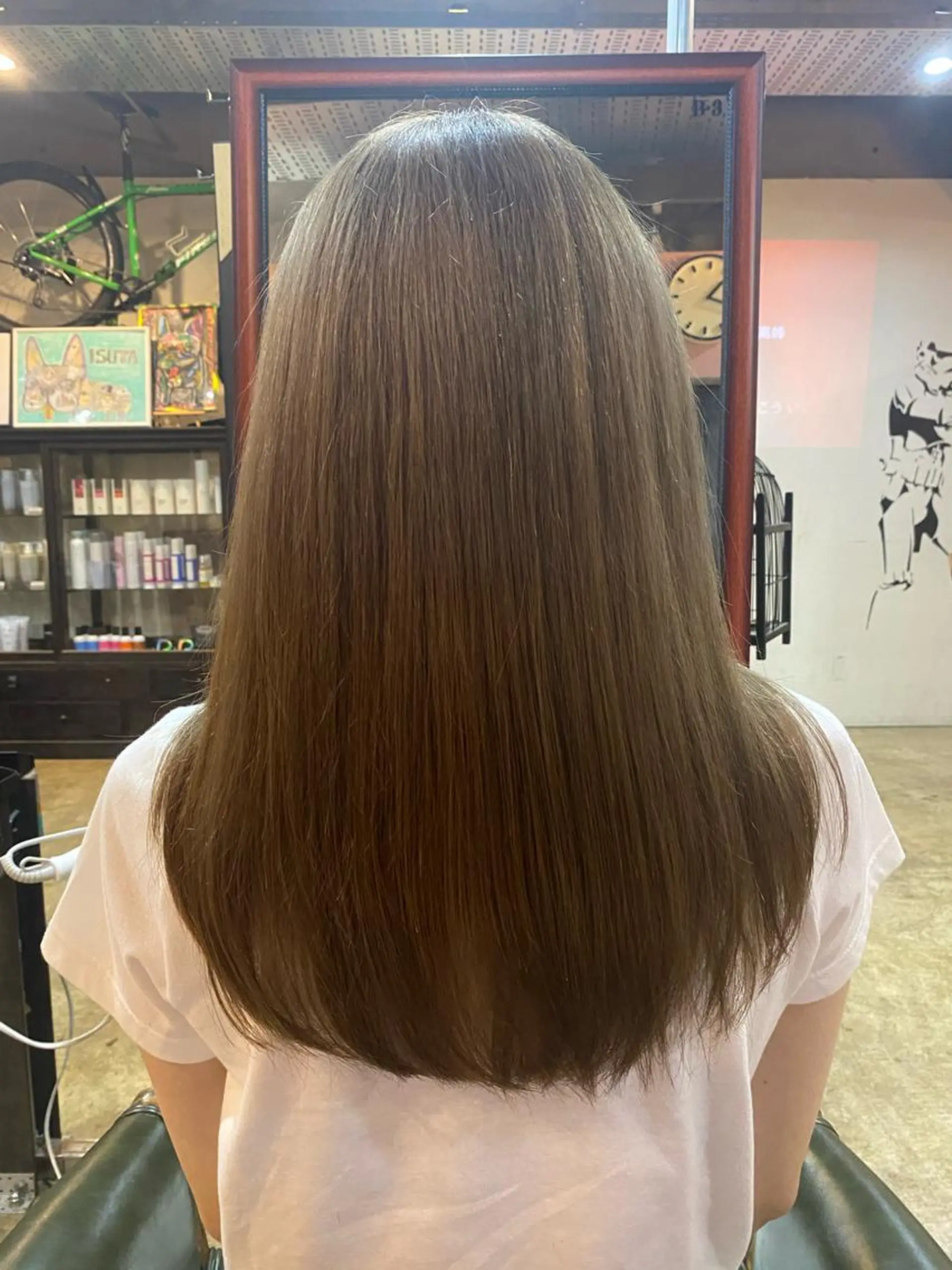カラー ベージュカラー ミルクティーベージュ isuta 岡本のヘアスタイル