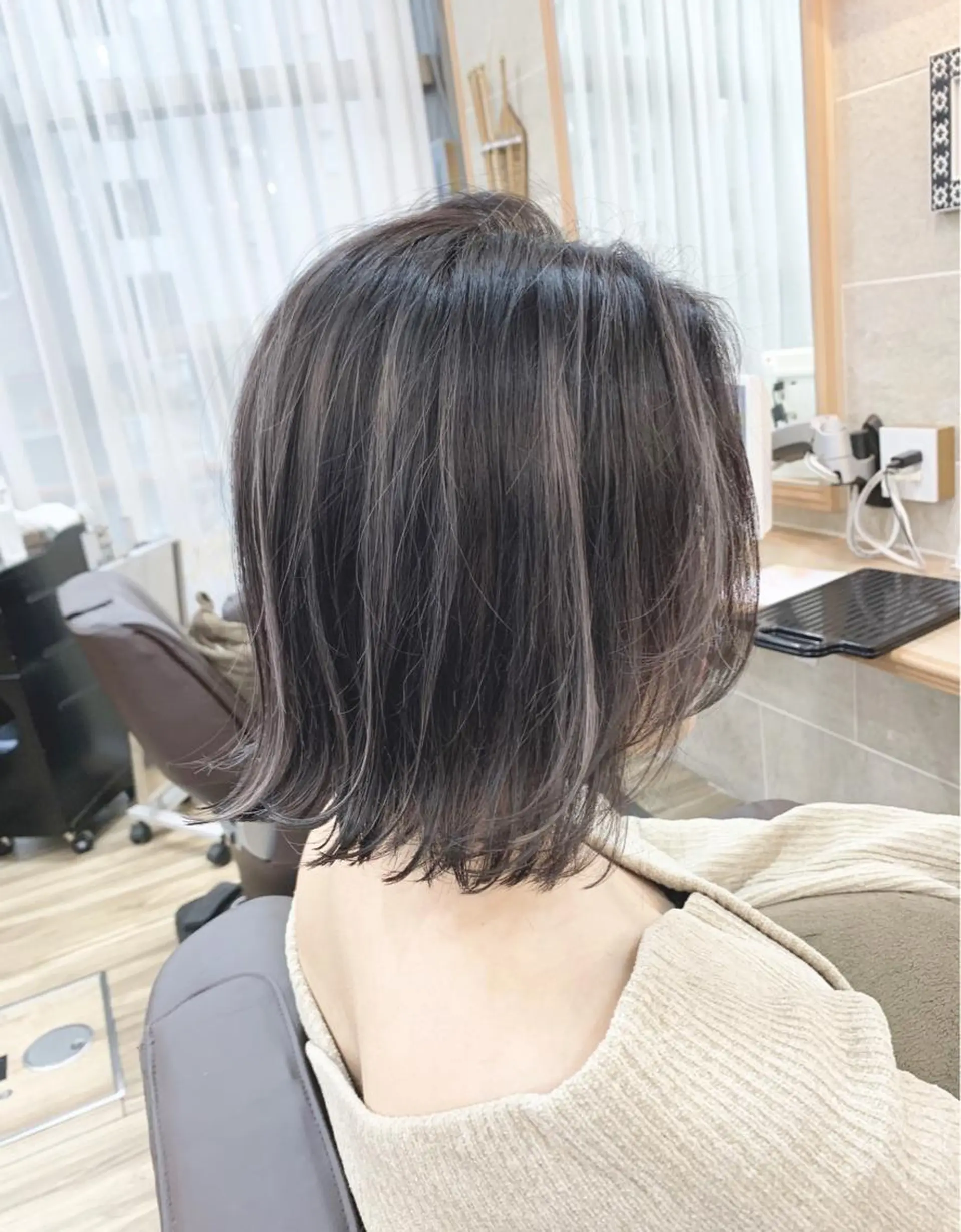 ミディアム カラー ブリーチ ケアブリーチ グレージュ ハイライトカラー ハイライト 平尾 拓也のヘアスタイル