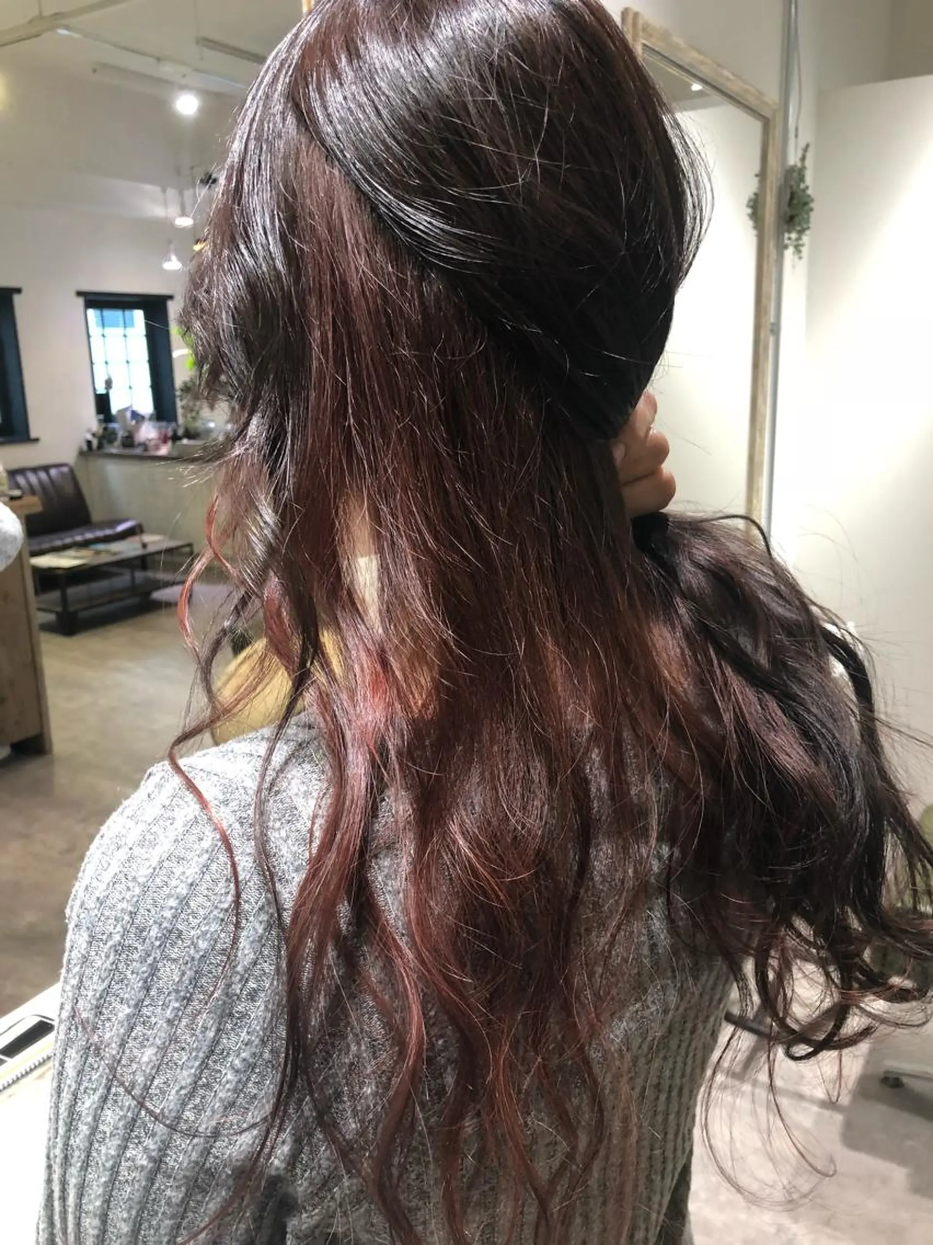 セミロング カラー アッシュ アッシュグレー インナーカラー ピンクカラー 渡辺 加菜子のヘアスタイル