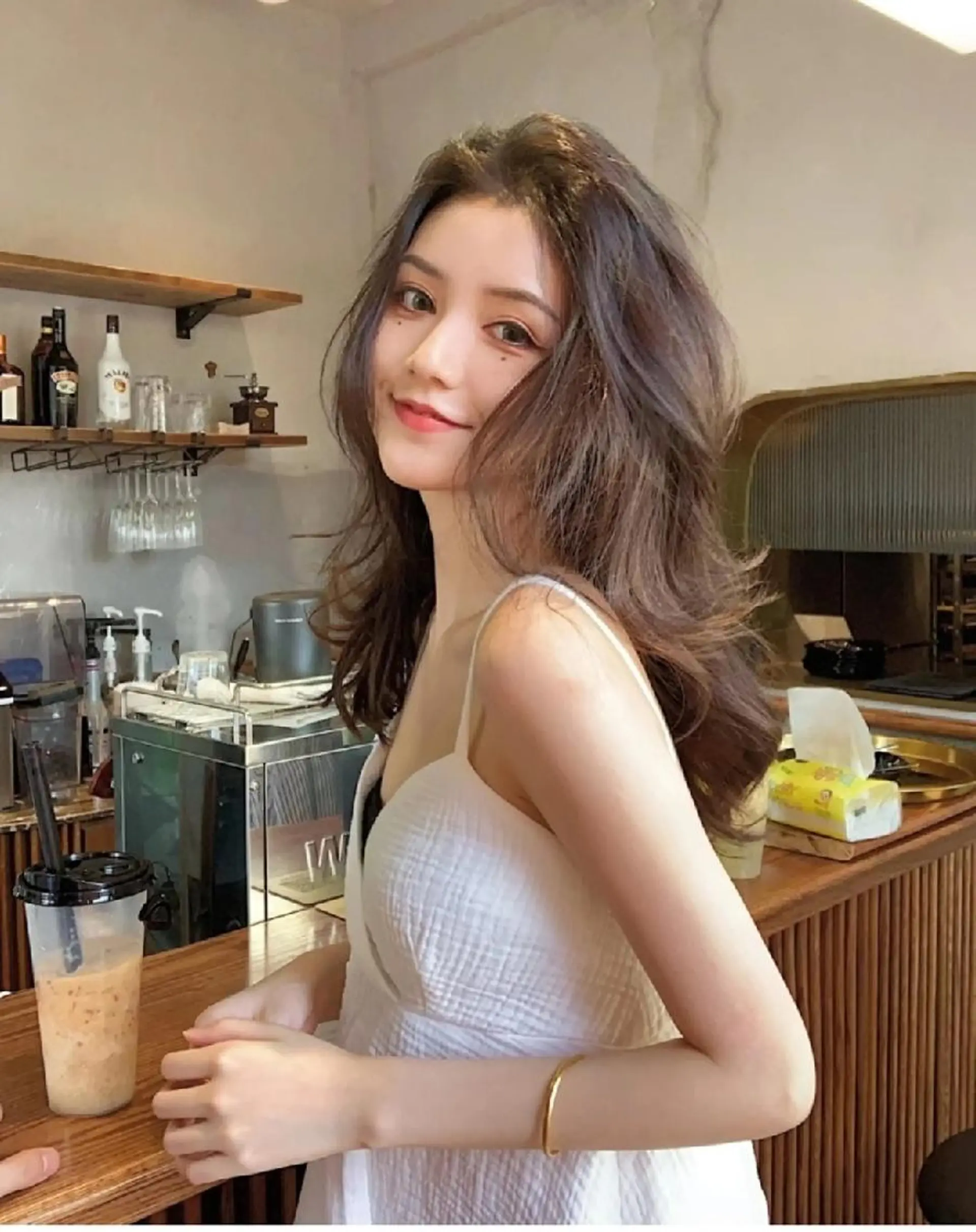 セミロング カラー パーマ u hair所属・こばやし ももこのヘアスタイル