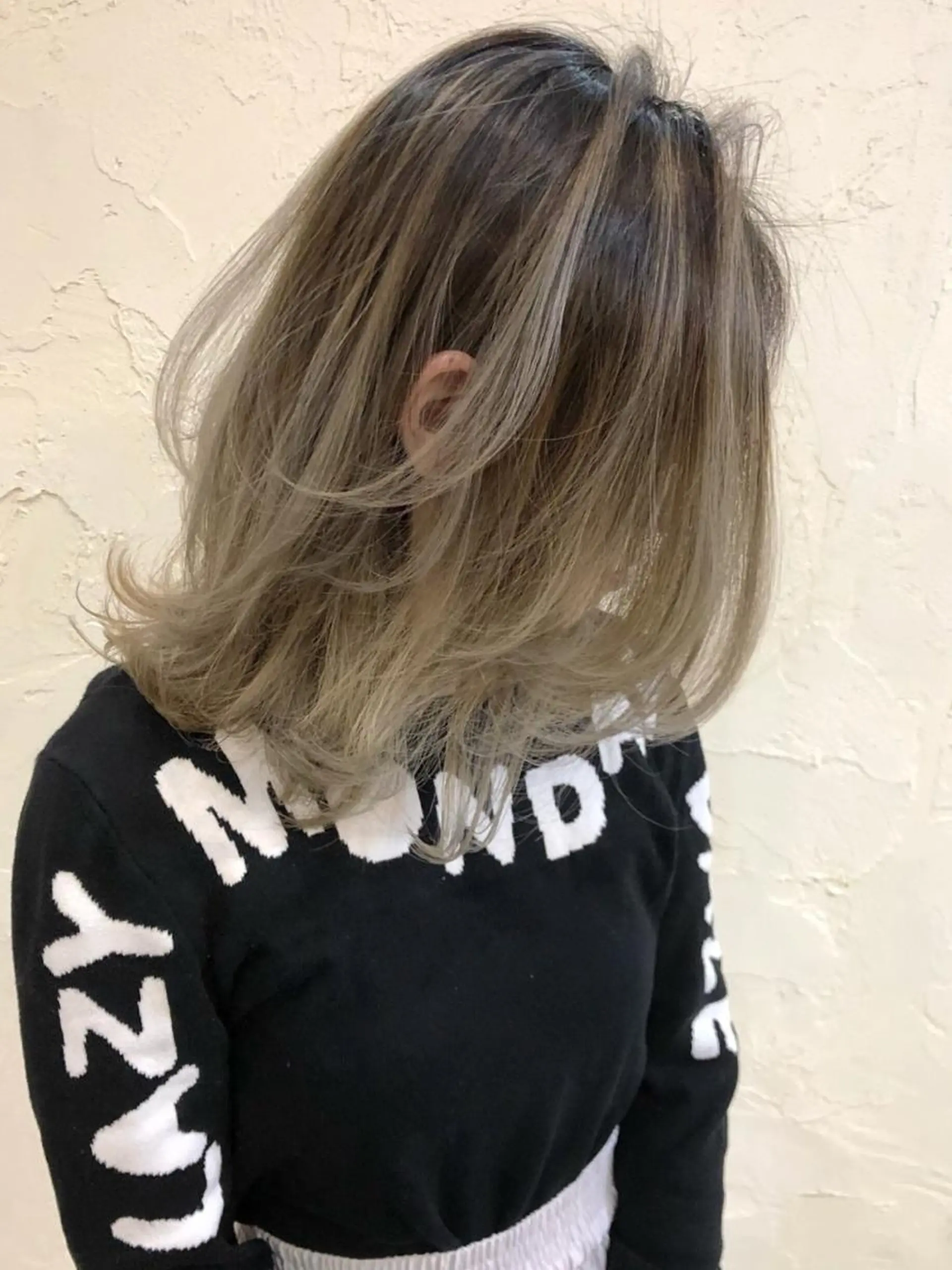 ミディアム カット ヘアカラー 韓国レイヤー外国人風 透明感カラー髪質改善のヘアスタイル