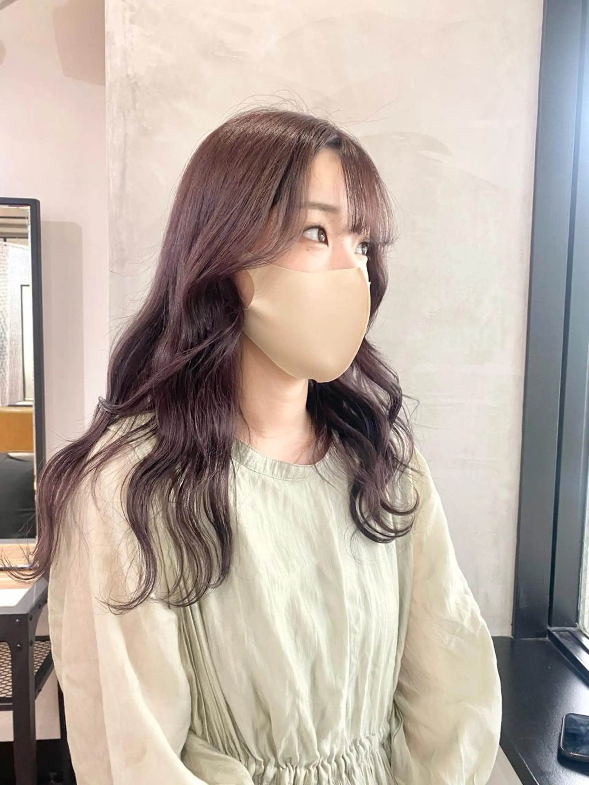 ロング Juri 暖色/ツヤ感カラーのヘアスタイル