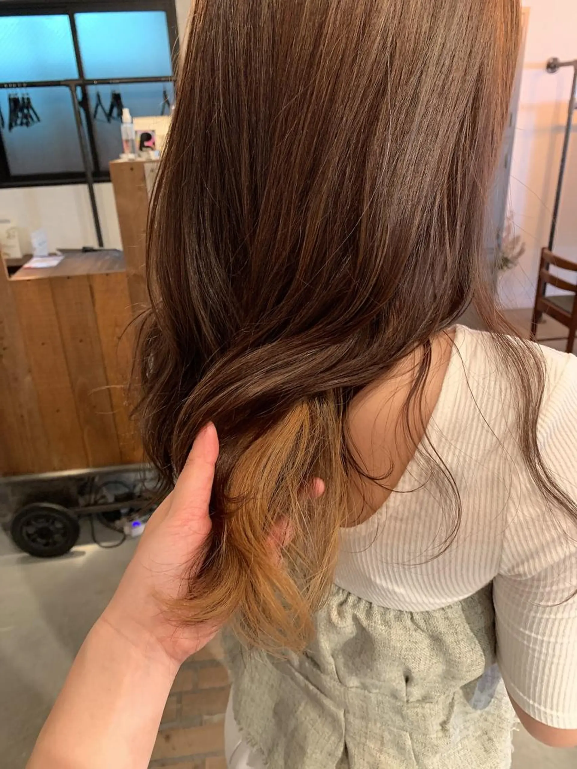 ロング カラー momo 岡崎のヘアスタイル