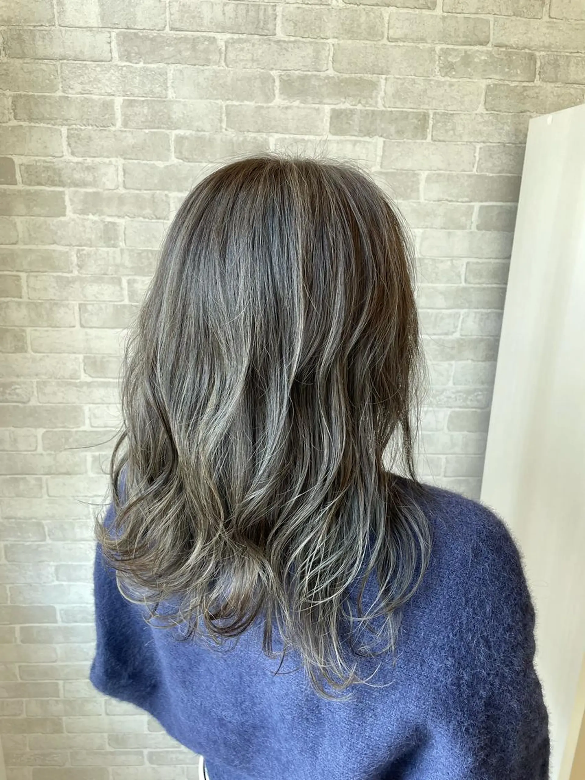 セミロング カラー Well's TAIGAのヘアスタイル