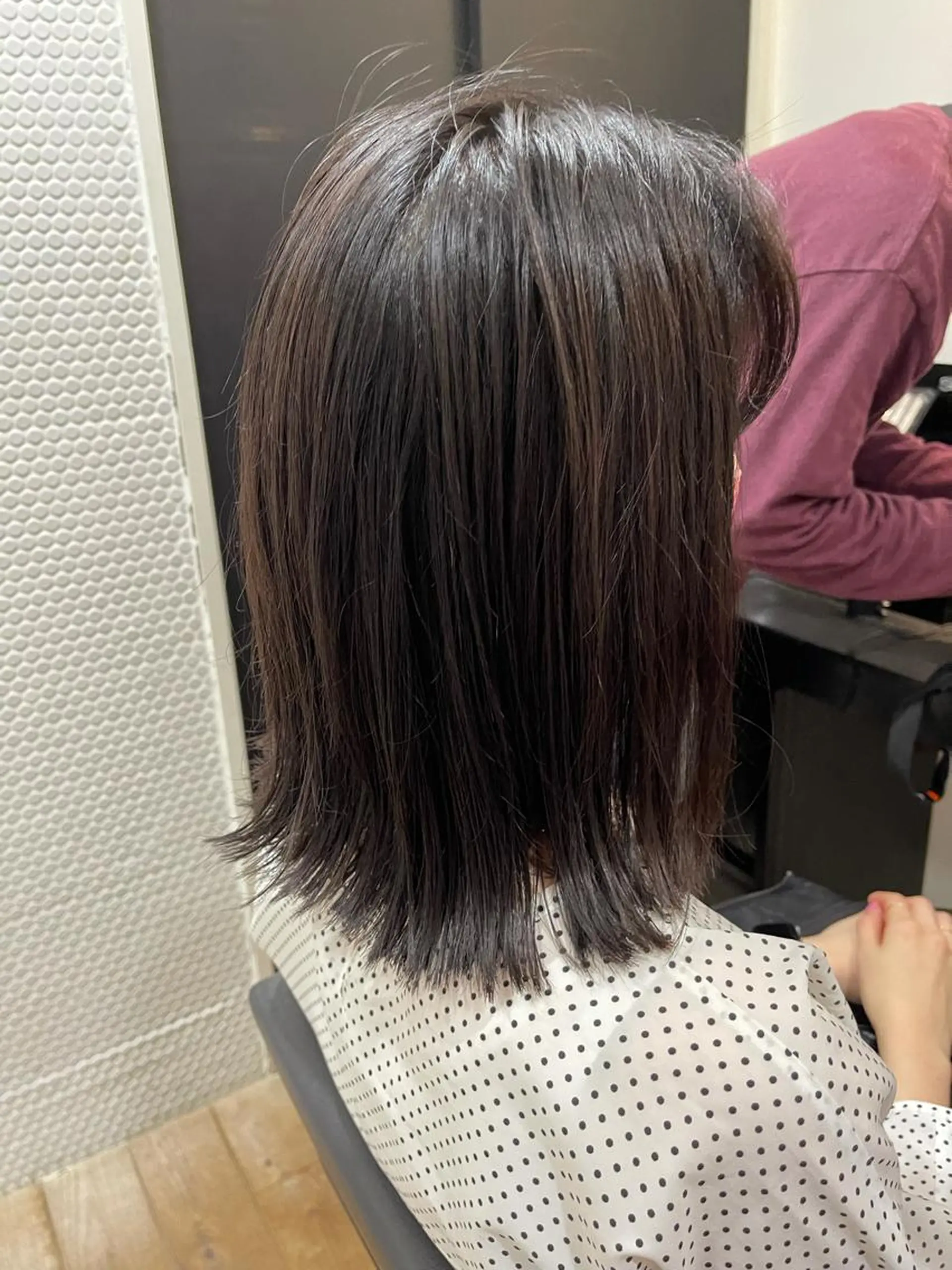 ミディアム ボブ 外ハネヘア カット ヘアカラー トリートメント brut(ブリュット)所属・秋葉 一郎のヘアスタイル