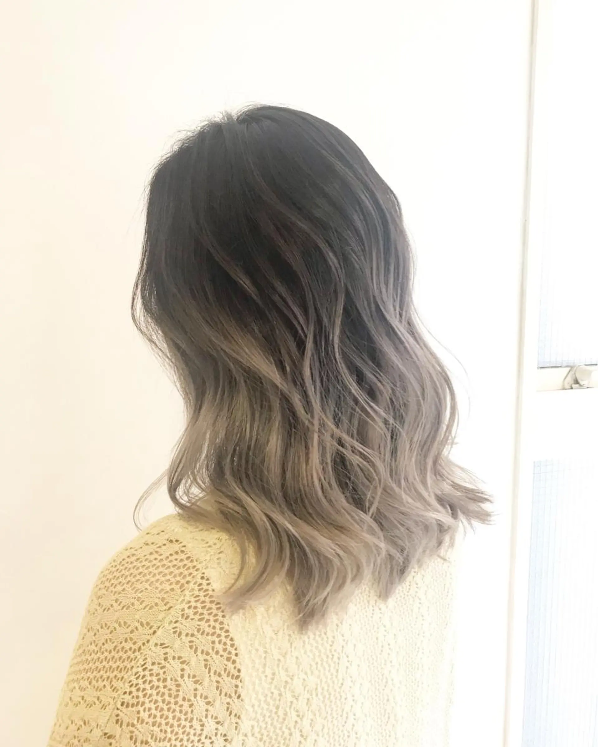 ミディアム ハルカ/透け感カラー /顔周りレイヤーのヘアスタイル