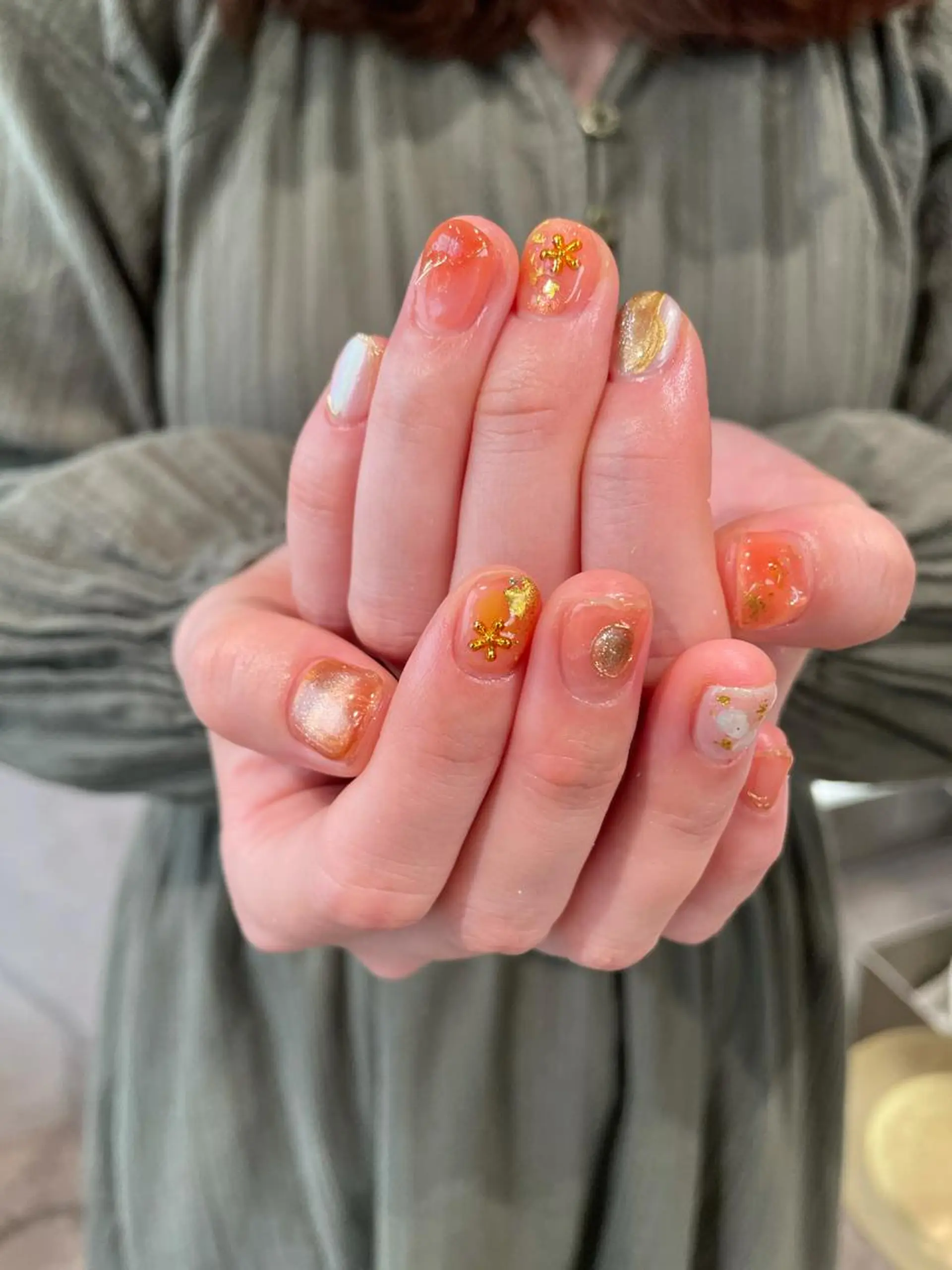 ネイル ニュアンスネイル オレンジ ハンドネイル ナチュラル透明感🌱 小山美樹子のヘアスタイル