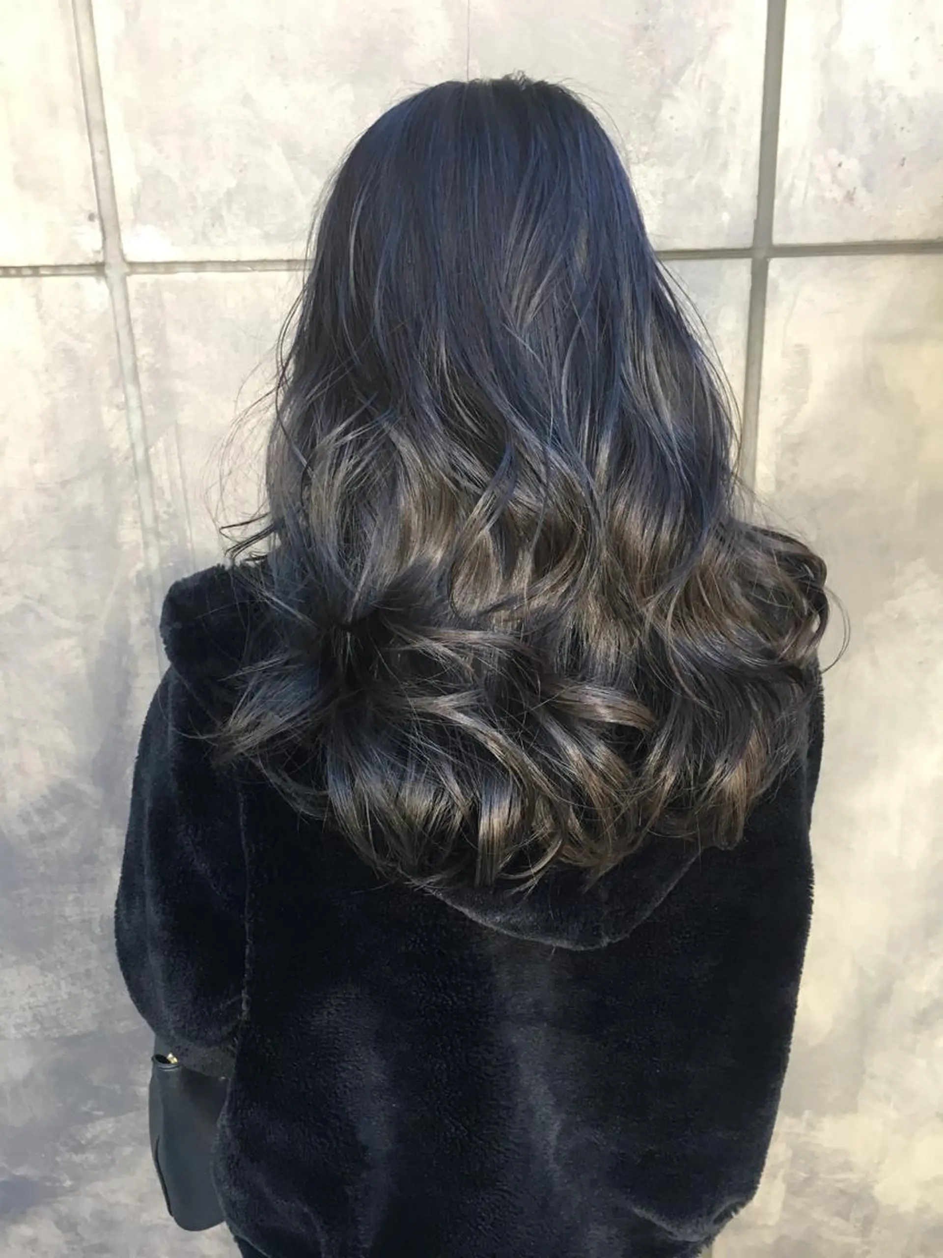 セミロング カラー ブルーカラー ブルージュ レイヤーカット BLend 渋谷のヘアスタイル