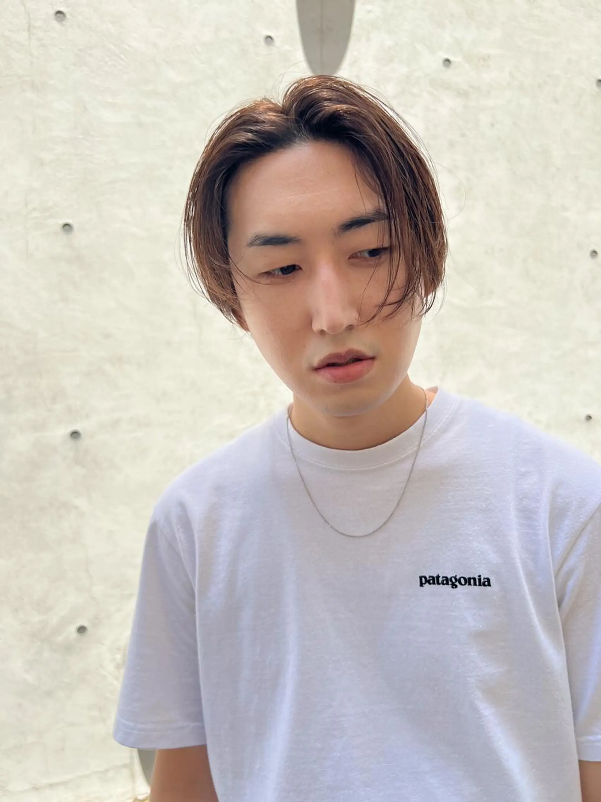 カラー メンズ 切りっぱなしボブ ショートボブ メンズブリーチ センターパート メンズハイトーン カット ヘアカラー a moment(モーメント)所属・蔵前 デザインカット KOBAYASHIのヘアスタイル