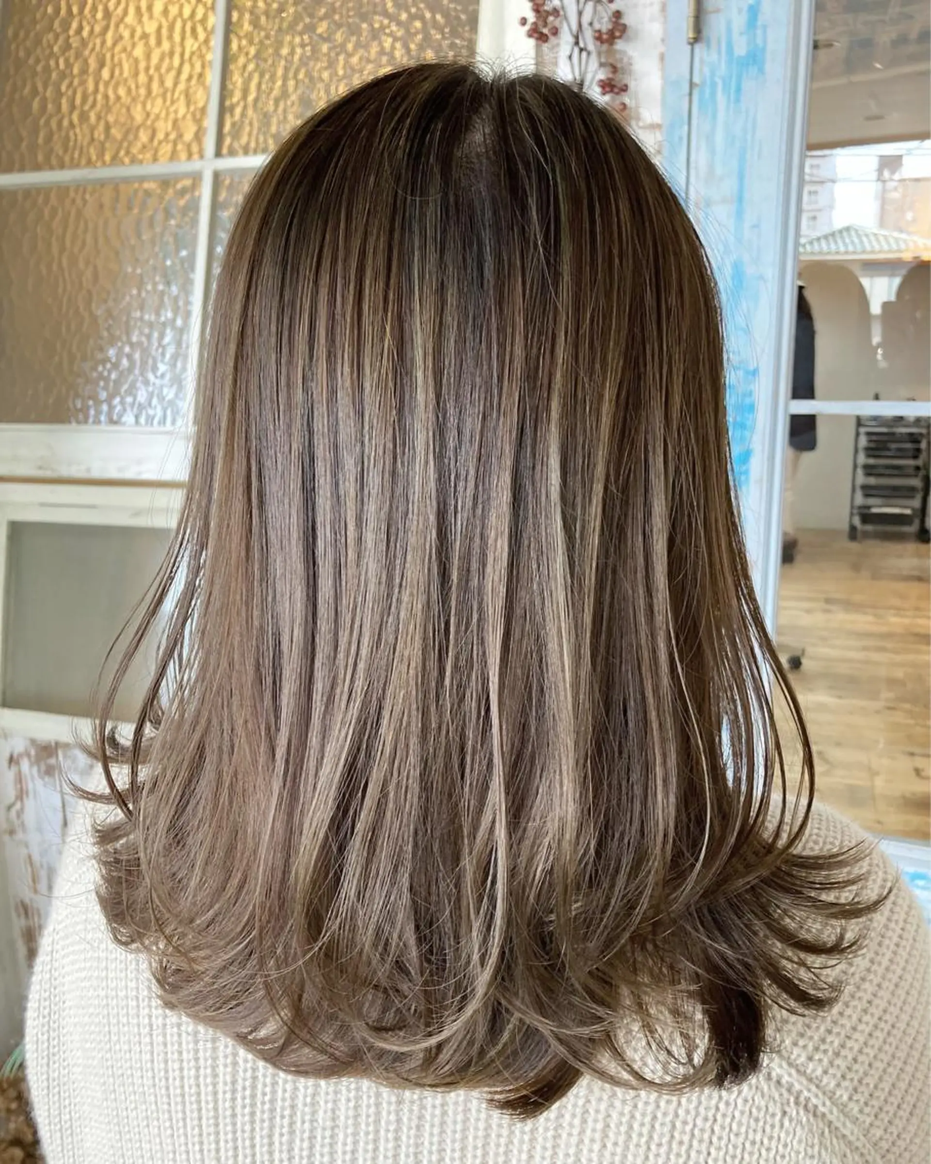 セミロング カラー ベージュカラー ハイライトカラー 外国人風カラー ハイライト ヘアカラー トリートメント SUNNY所属・sunny harumiのヘアスタイル
