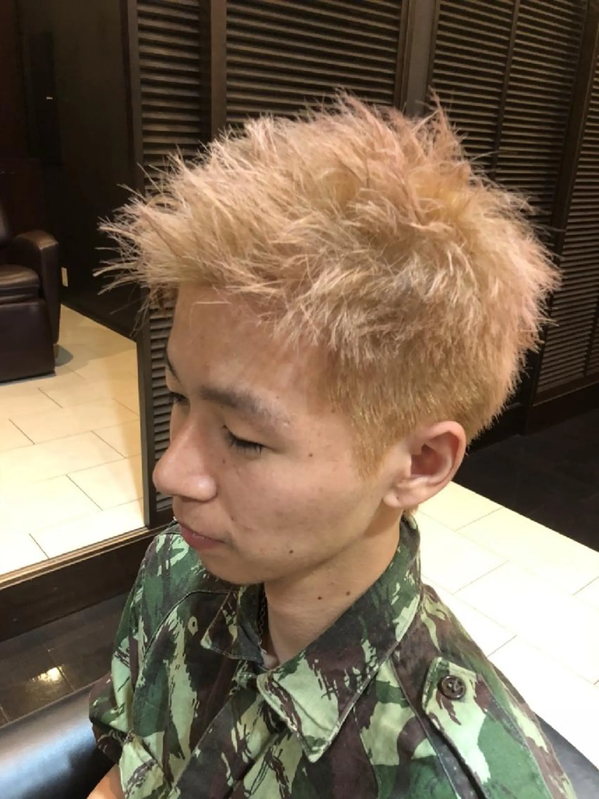 カラー メンズ メンズブリーチ メンズハイトーン ベージュカラー ブリーチ ハイトーンカラー カット ヘアカラー トリートメント clear - style所属・前之園 ひかるのヘアスタイル