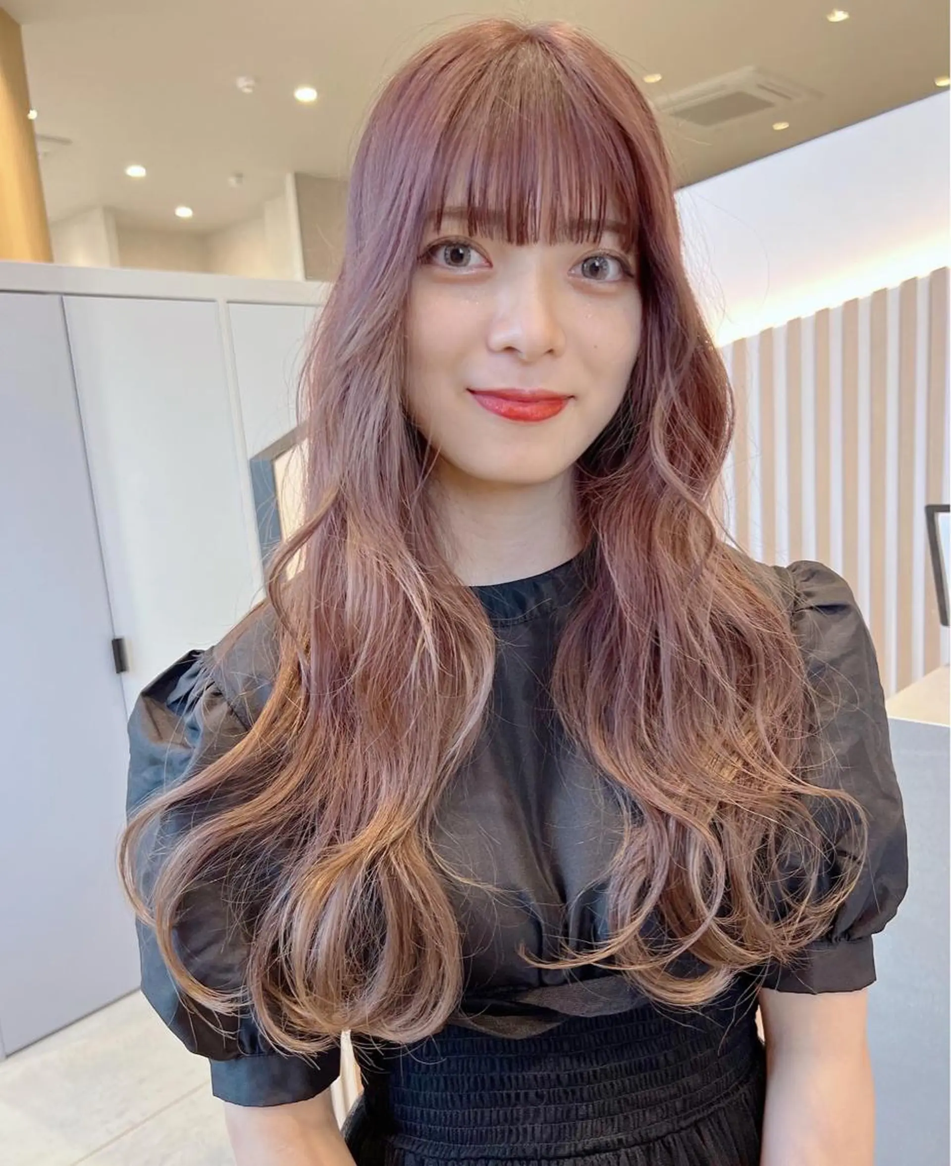 ロング カラー ベージュカラー ブリーチ ピンクカラー ピンクベージュ レイヤーカット matsuzawa mihoのヘアスタイル