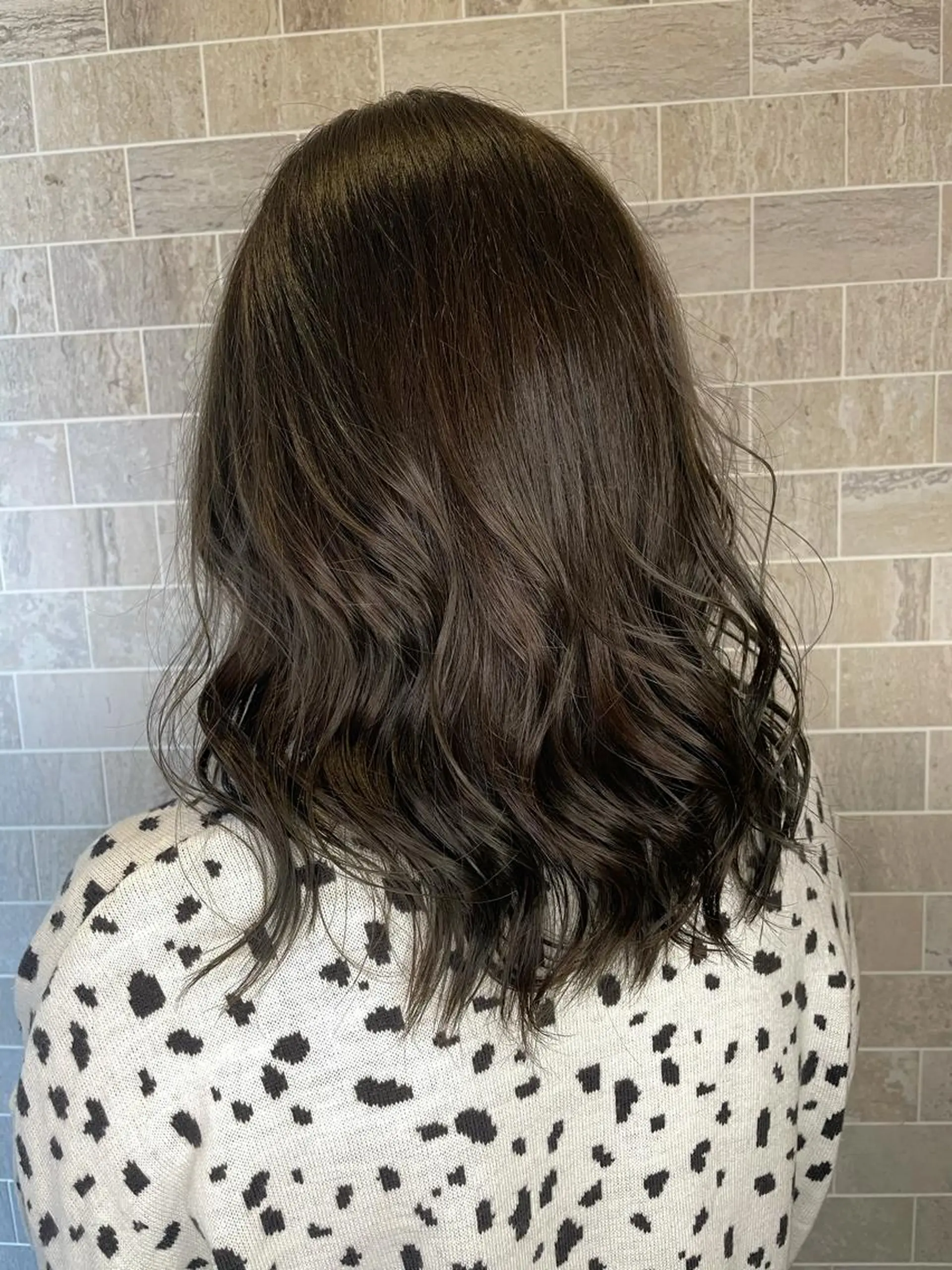 セミロング ブリーチ毛矯正.髪質 改善.髪にドラマをのヘアスタイル