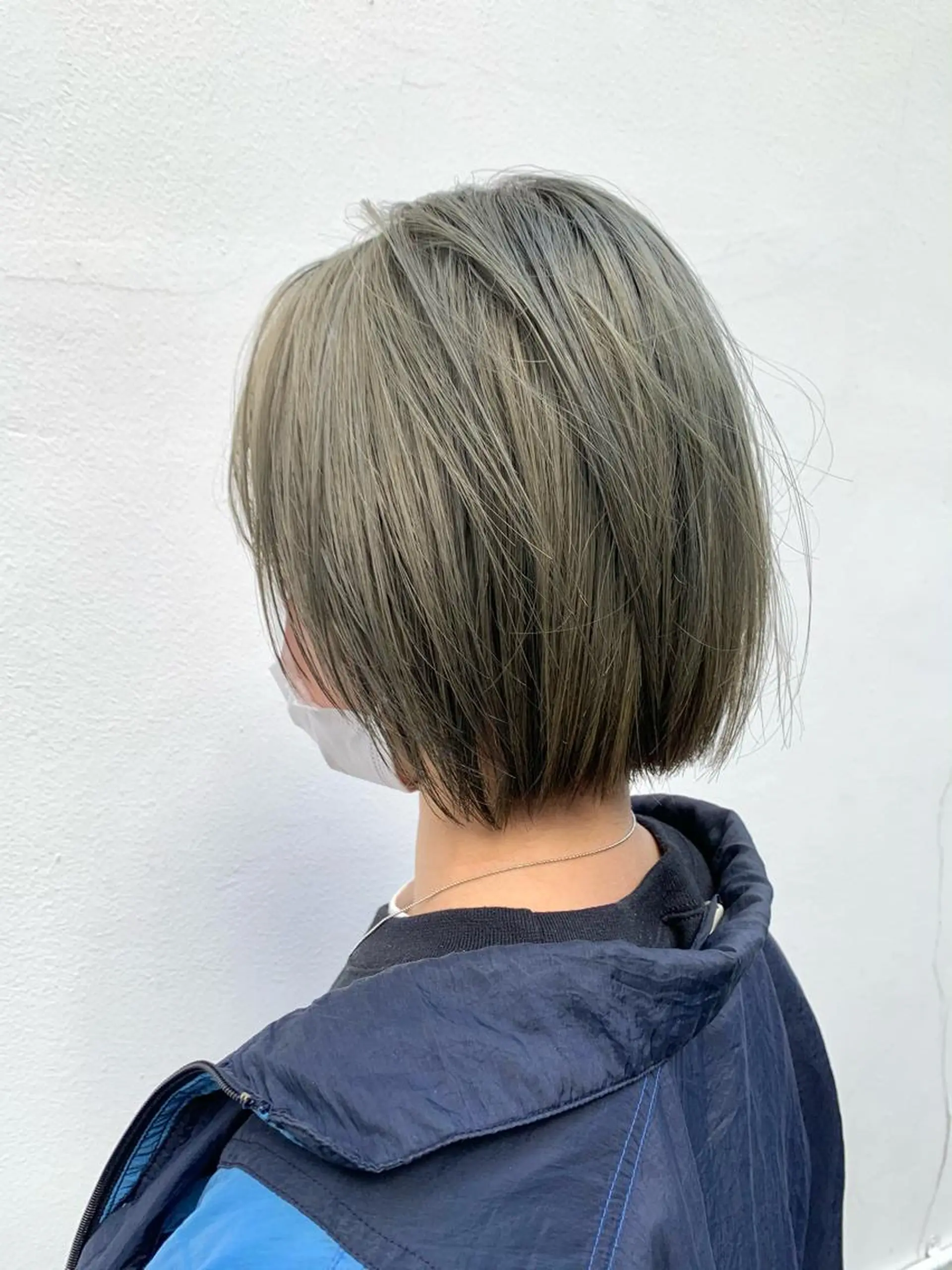 ショート カラー ブリーチ グレージュ ハイトーンカラー オリーブグレージュ オリーブグレー よしだ とおいのヘアスタイル