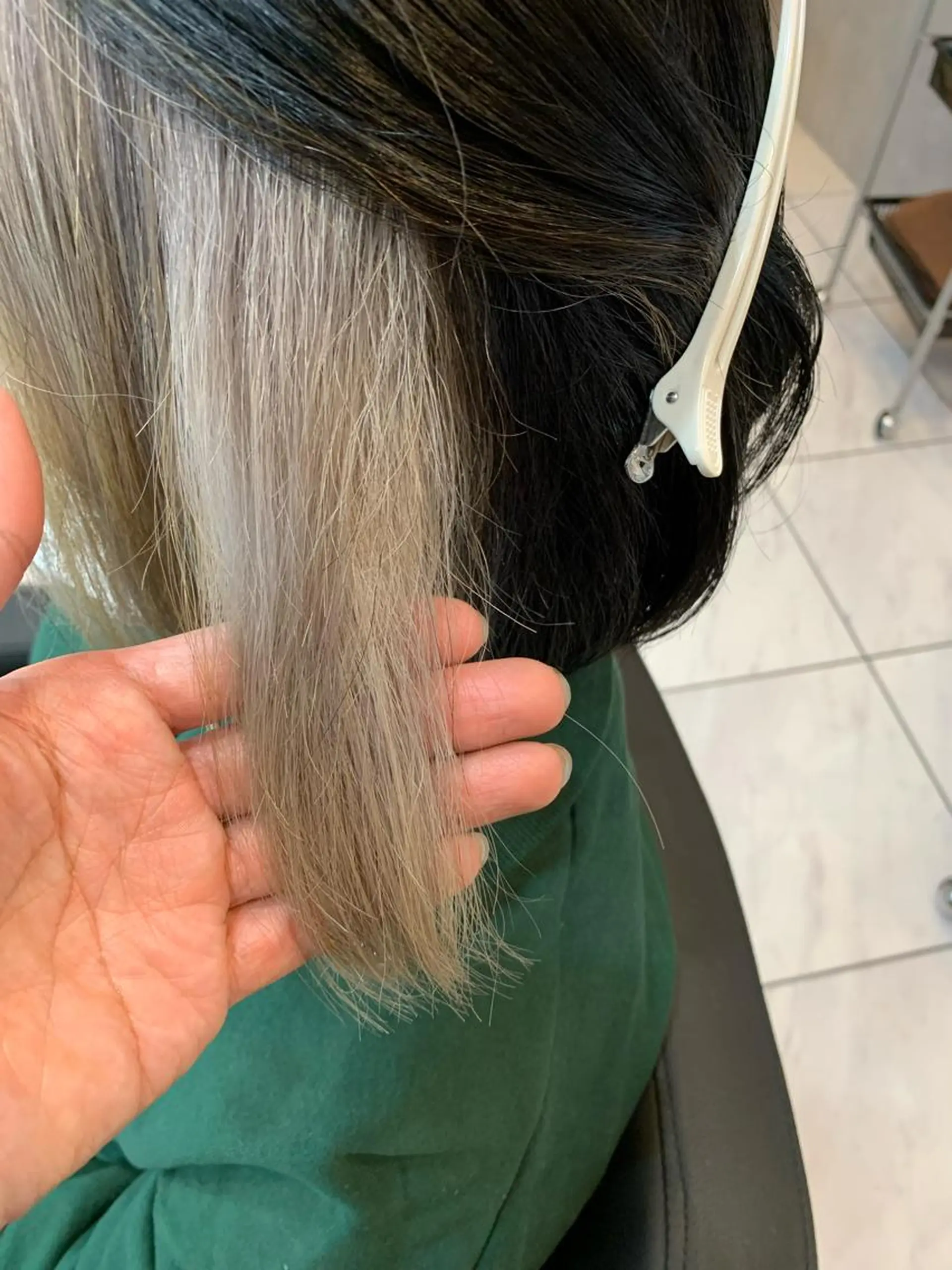 ミディアム カラー ブリーチ ケアブリーチ シルバー ホワイトシルバー トリートメント ヘアカラー トリートメント 透明感/ブリーチ縮毛 /髪質改善/星野純一のヘアスタイル