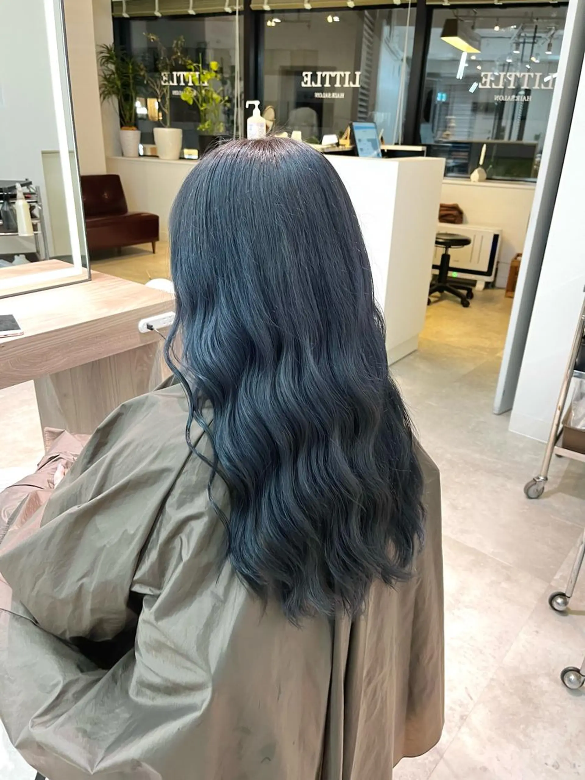セミロング カラー 黒髪 ブルーカラー ブルーブラック イルミナカラー ﾚｲﾔｰ/ﾊｲﾄｰﾝ ೀユイ🌙のヘアスタイル