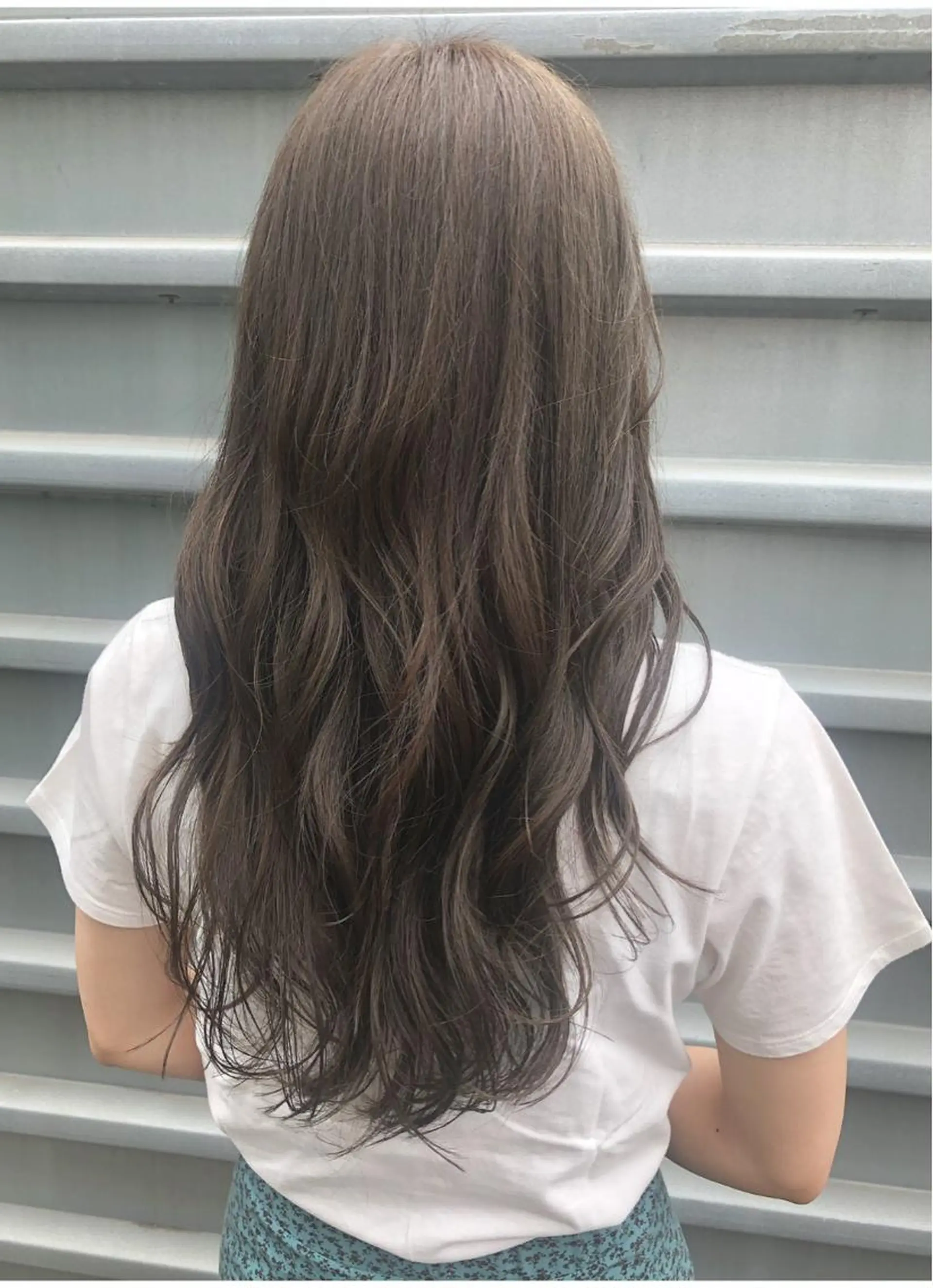 ロング カラー カット ヘアカラー トリートメント 坂田 友梨奈のヘアスタイル