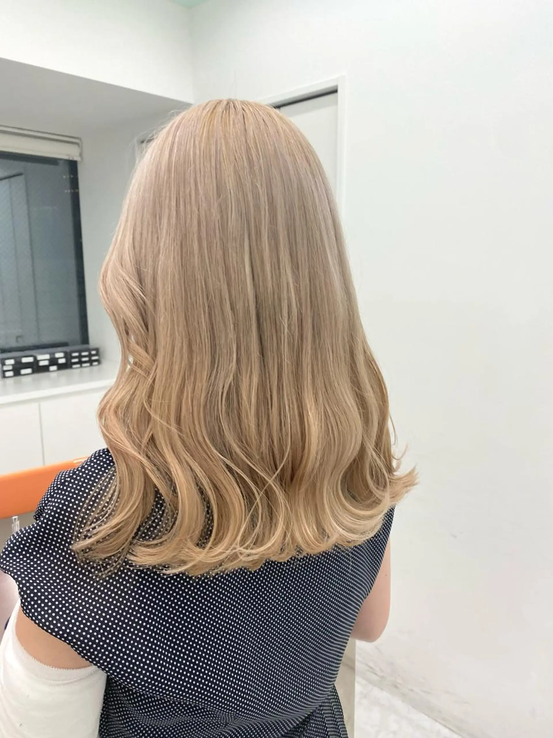 ロング カラー ブロンド 透明感/グレージュ/ ミルクティー/ユウトのヘアスタイル