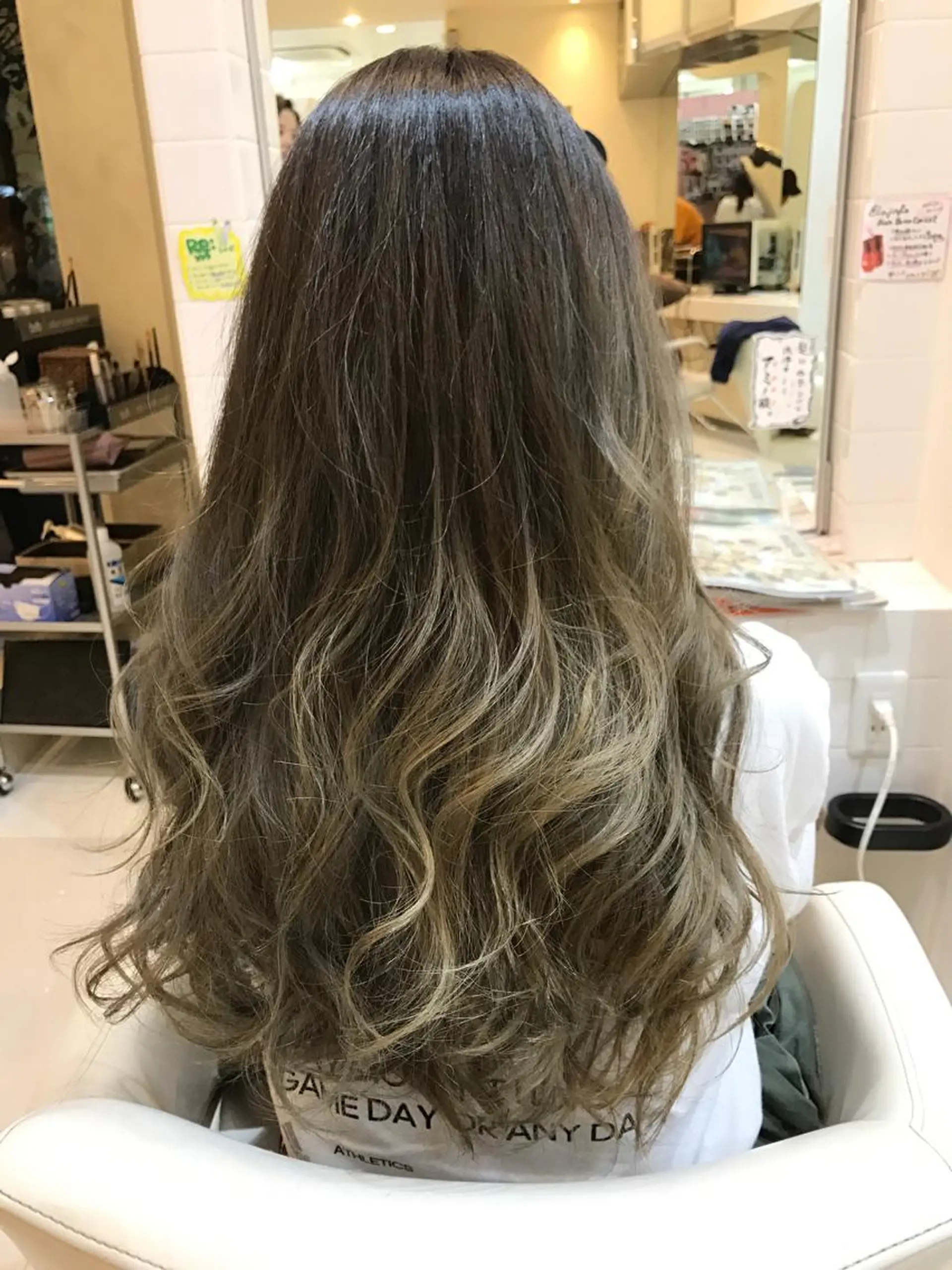 カラー ベージュカラー ブリーチ ダブルカラー ハイライトカラー 田丸 なつみのヘアスタイル