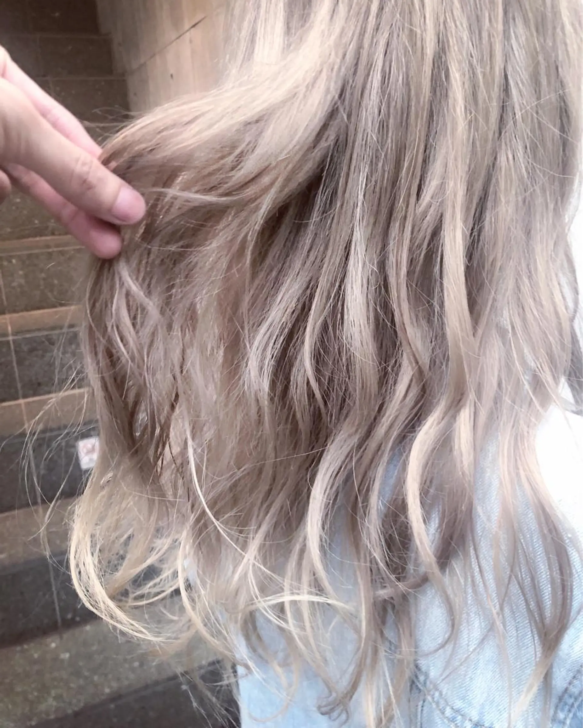 セミロング カラー ショートボブ アッシュ バレイヤージュ ミストバング ベージュカラー カット ヘアカラー トリートメント 原宿サロン代表 デザインカラー伊藤卓のヘアスタイル