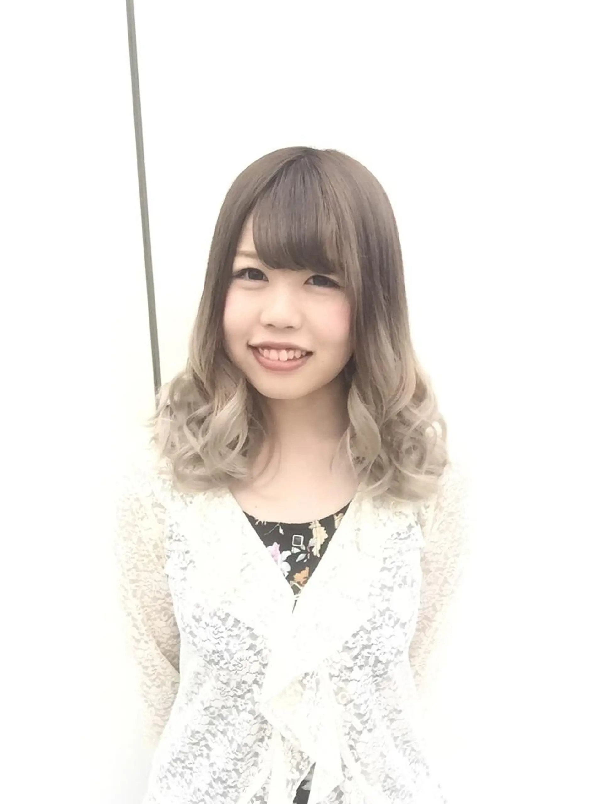 セミロング カラー グラデーションカラー ハイトーンカラー 💓シールエクステ for...のヘアスタイル