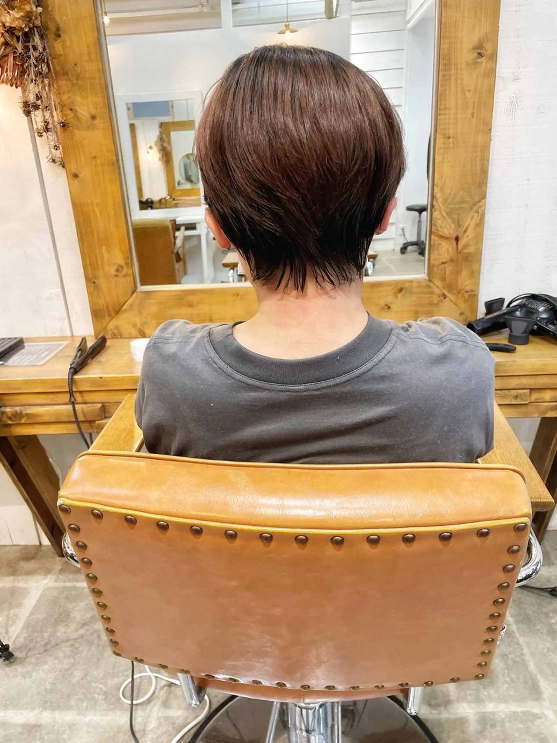 ショート カラー ショートレイヤー 丸みショート グラデーションカラー くびれヘア くせ毛 newline銀座所属・銀座ショート/ 大人ショート/金子涼のヘアスタイル