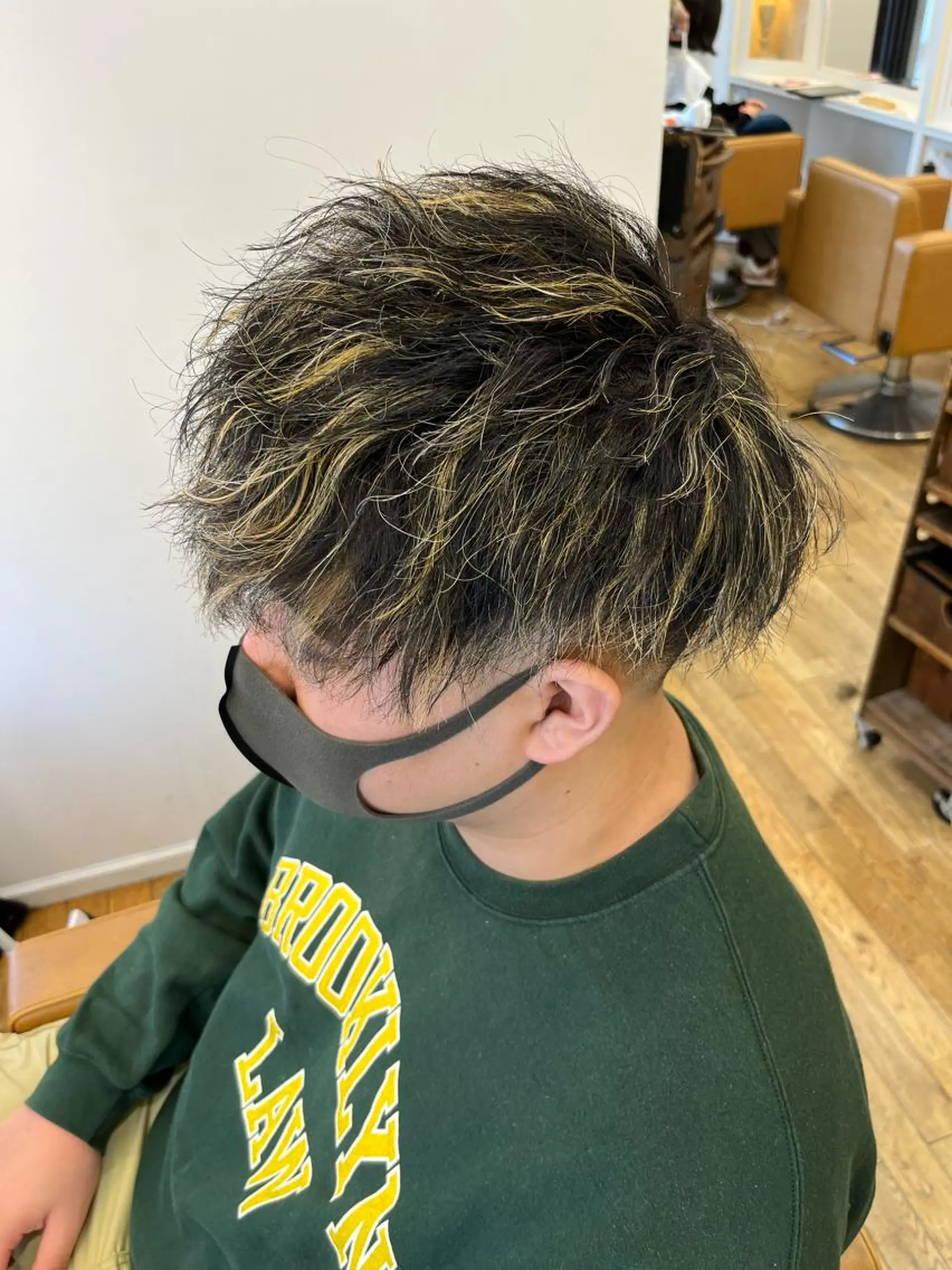 カラー メンズ メンズハイライト ハイライトカラー カット ヘアカラー tasty private garden所属・🇨🇦海外美容師 FUMA🇨🇦のヘアスタイル