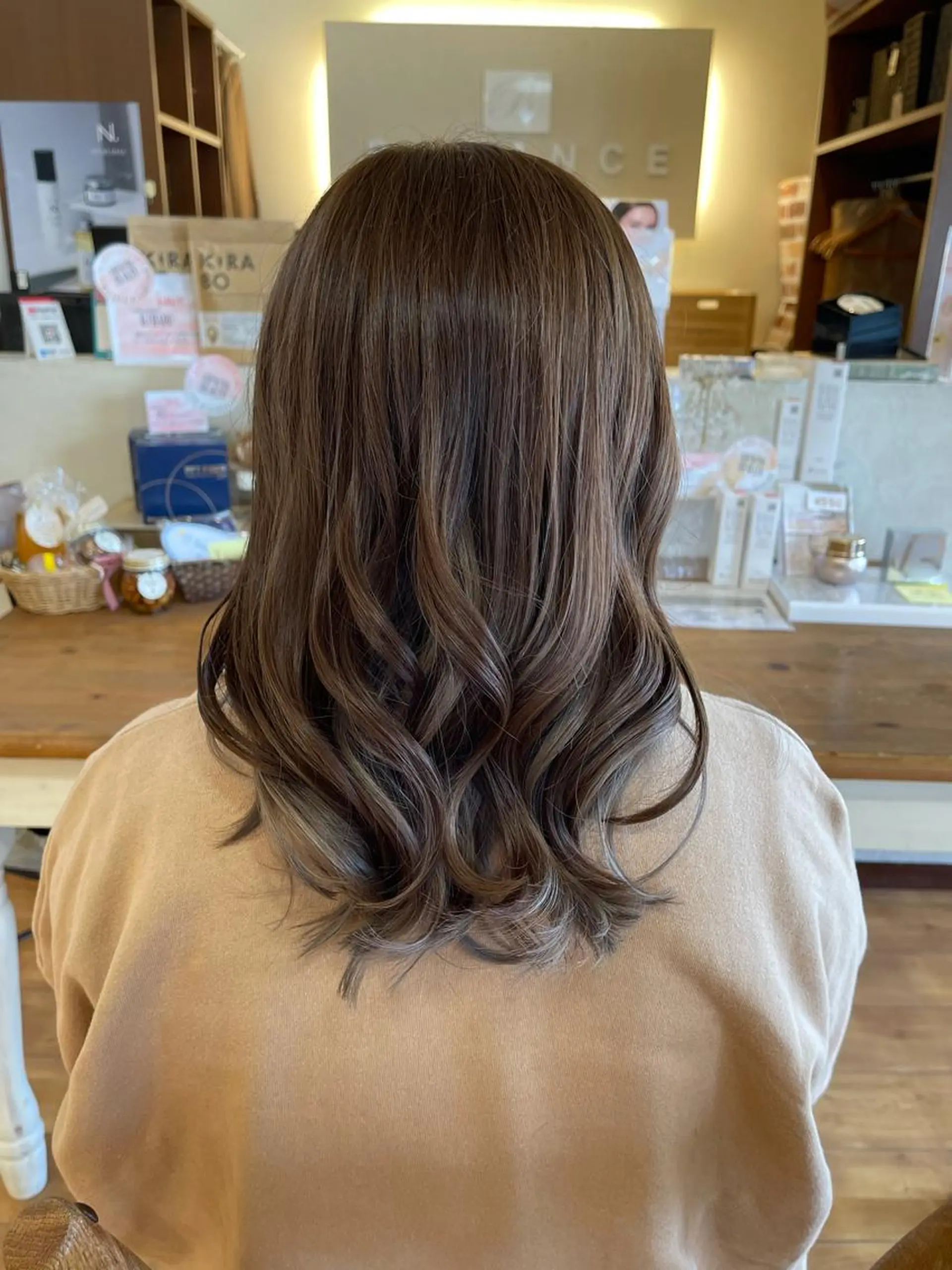 セミロング カット BALANCE vivi バランス ヴィヴィ所属・梶谷 和希のヘアスタイル