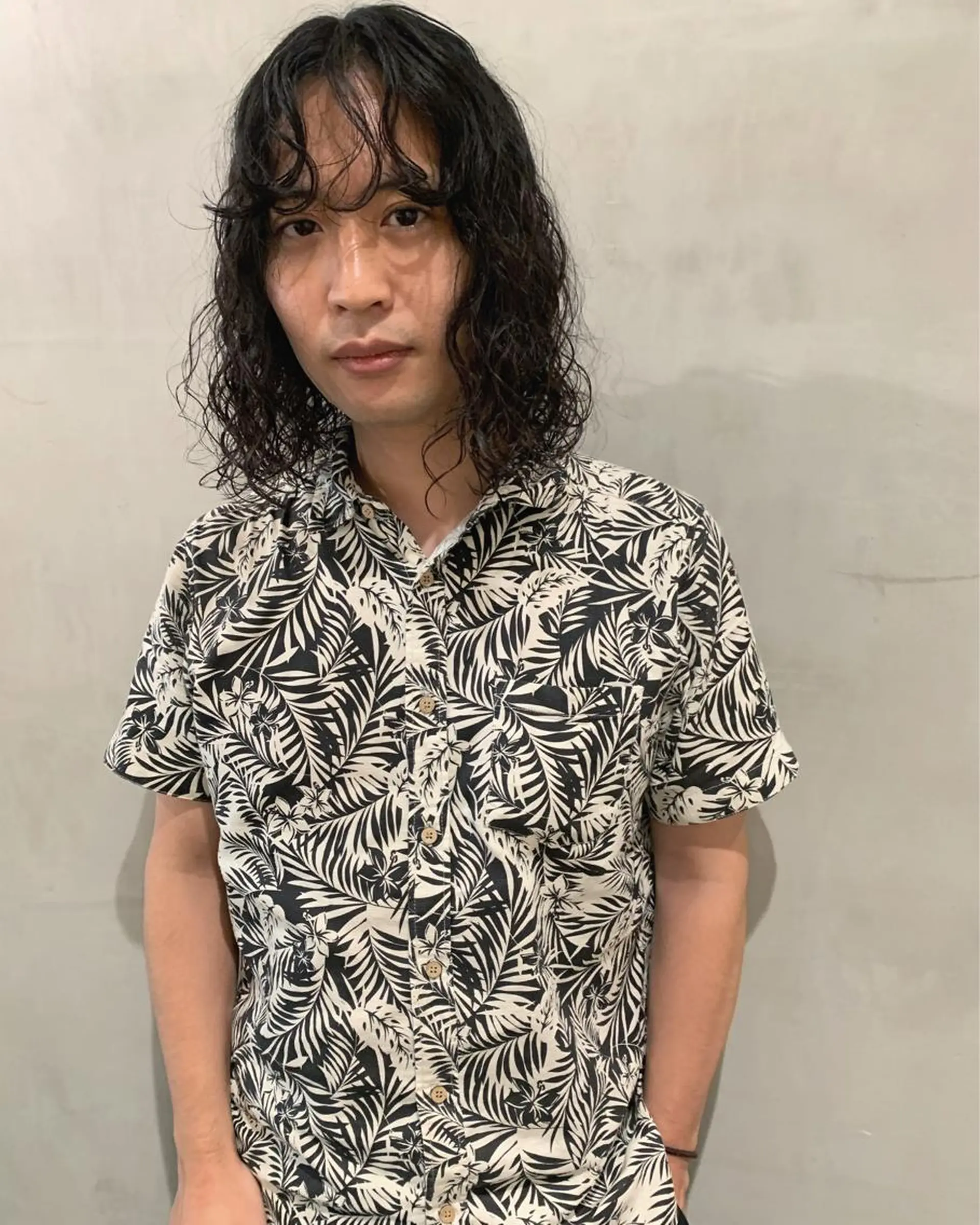 ミディアム パーマ メンズ カット パーマ トリートメント 優 作のヘアスタイル