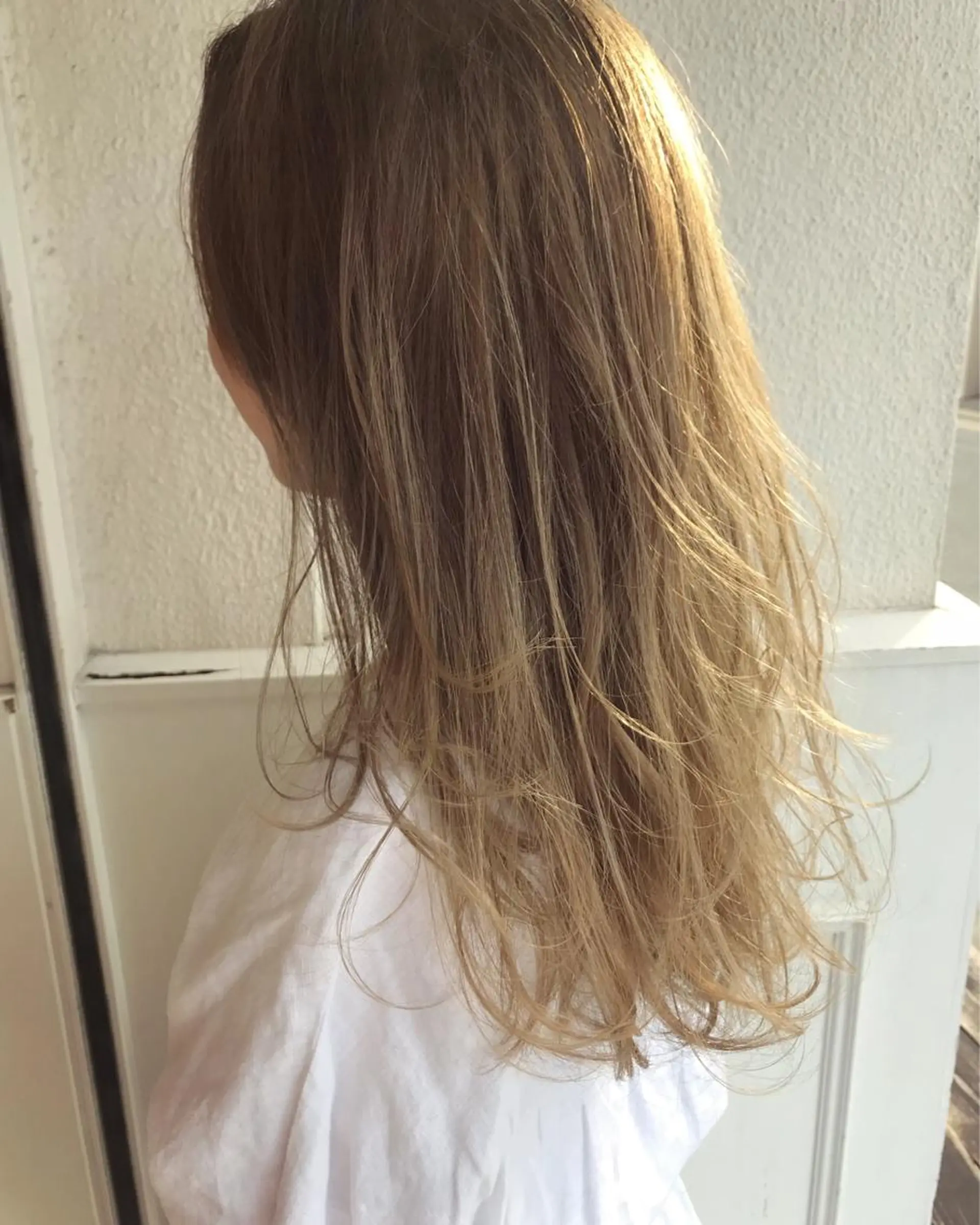 ロング カラー ベージュカラー ブリーチ ブロンド ホワイトベージュ カット パーマ Musiiik hairのヘアスタイル