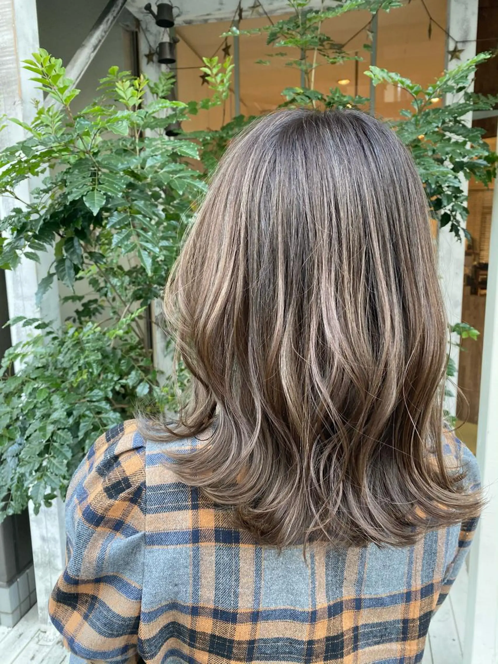 ミディアム ハイライト 鈴木 奈波のヘアスタイル