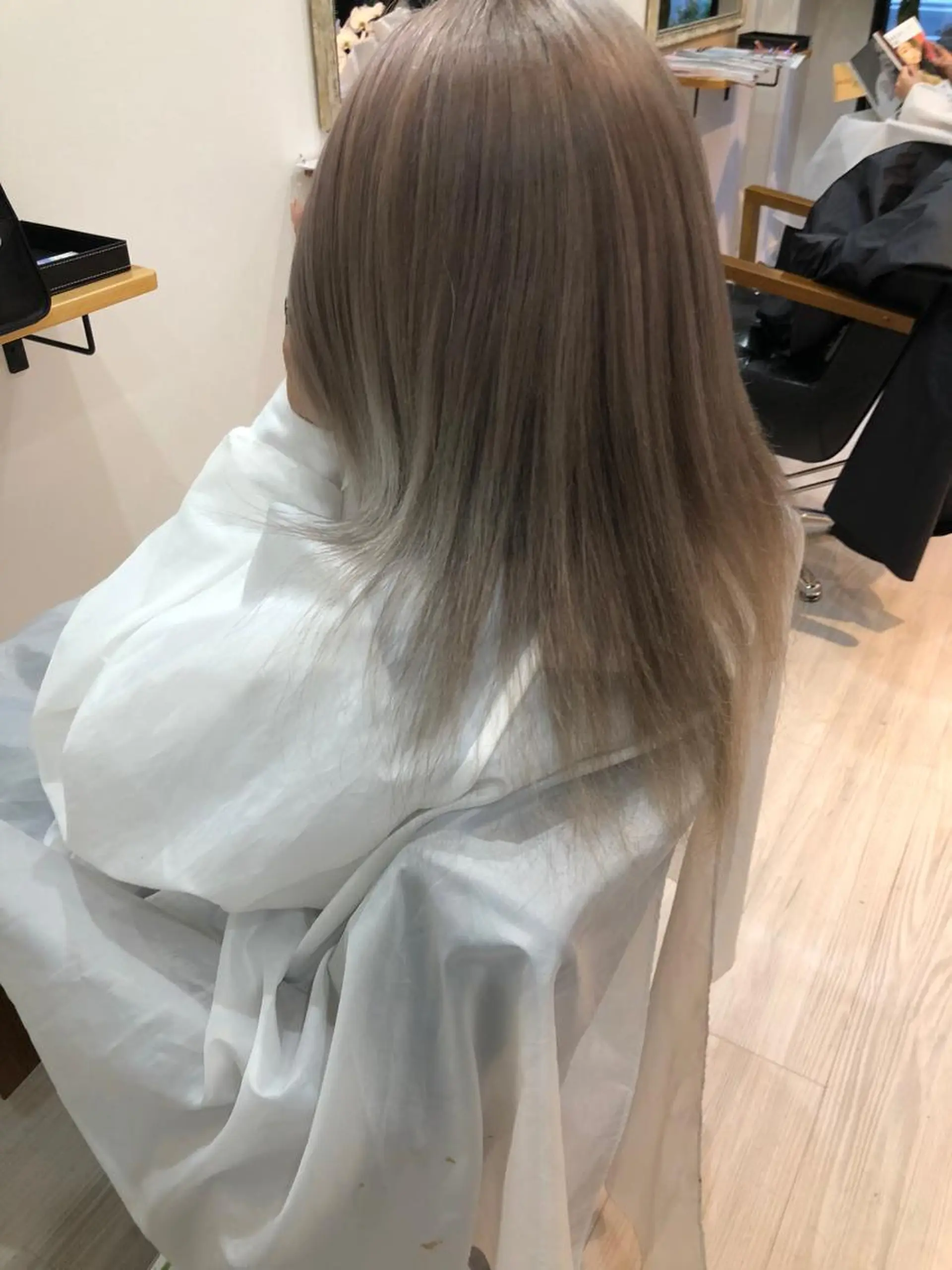 セミロング ヘアカラー aura所属・ashida yuukiのヘアスタイル