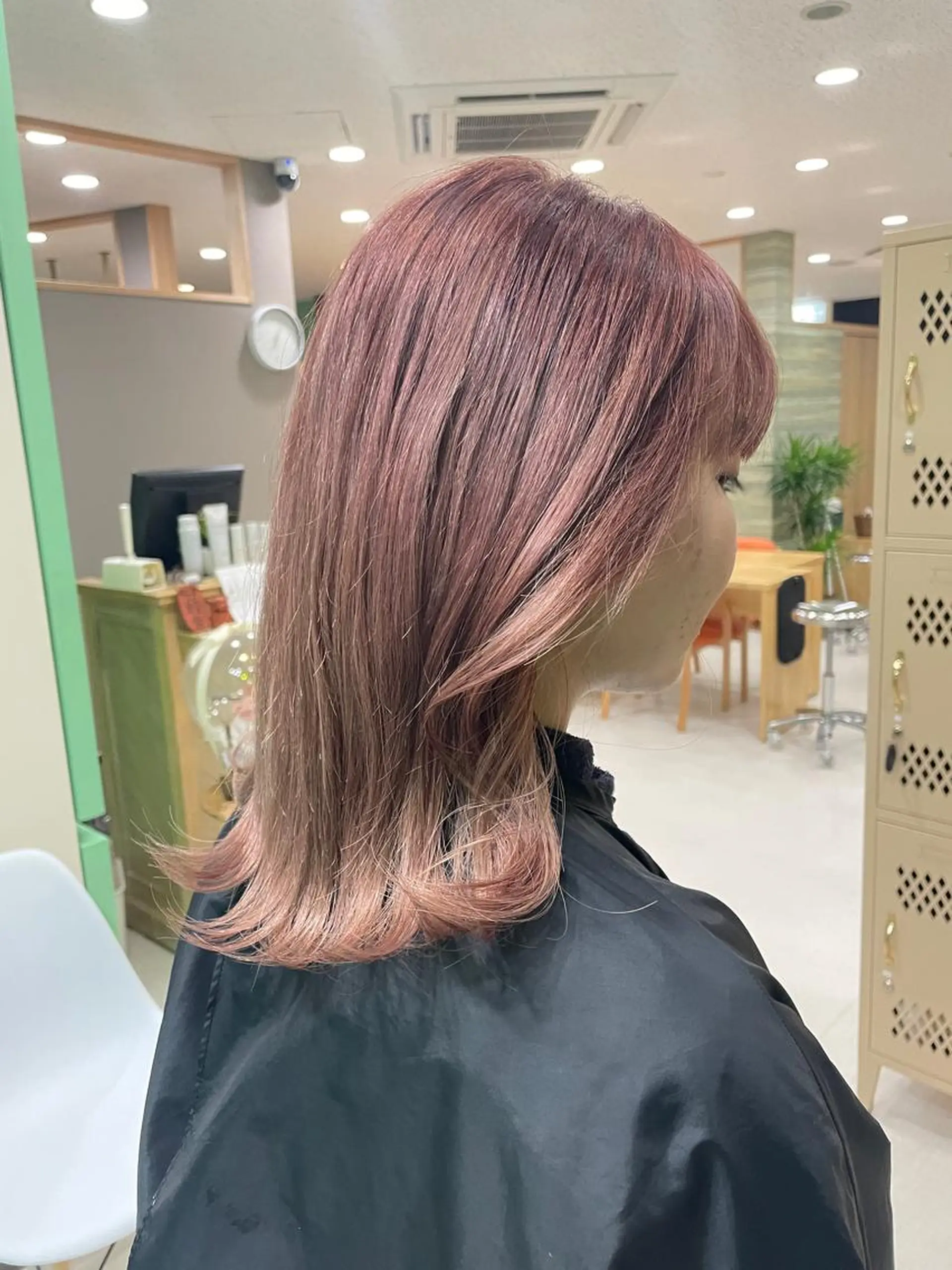 セミロング カラー ラベンダーカラー ラベンダーピンク ピンクカラー カット ヘアカラー 韓国ヘア/レイヤー/ 暖色カラー/ Aiのヘアスタイル