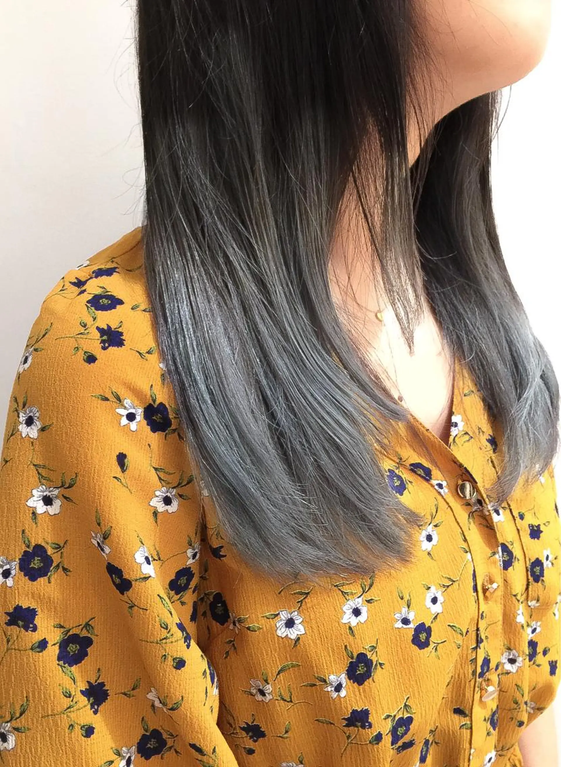 ロング カラー ブリーチ シルバー 🍀ケアブリーチ カラー🍀坂井のヘアスタイル