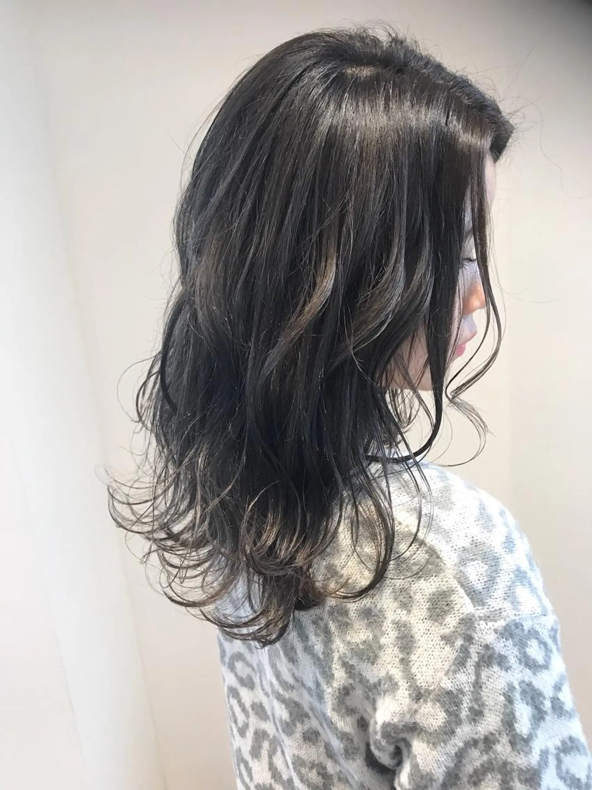 ミディアム カラー アッシュ ブリーチ ブリーチなしカラー ディレクター ノナカのヘアスタイル