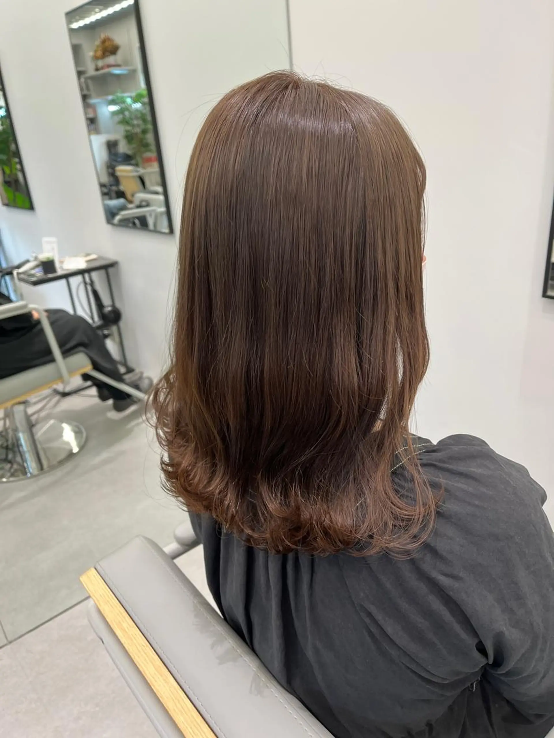 ミディアム カラー 菅 樹希弥のヘアスタイル