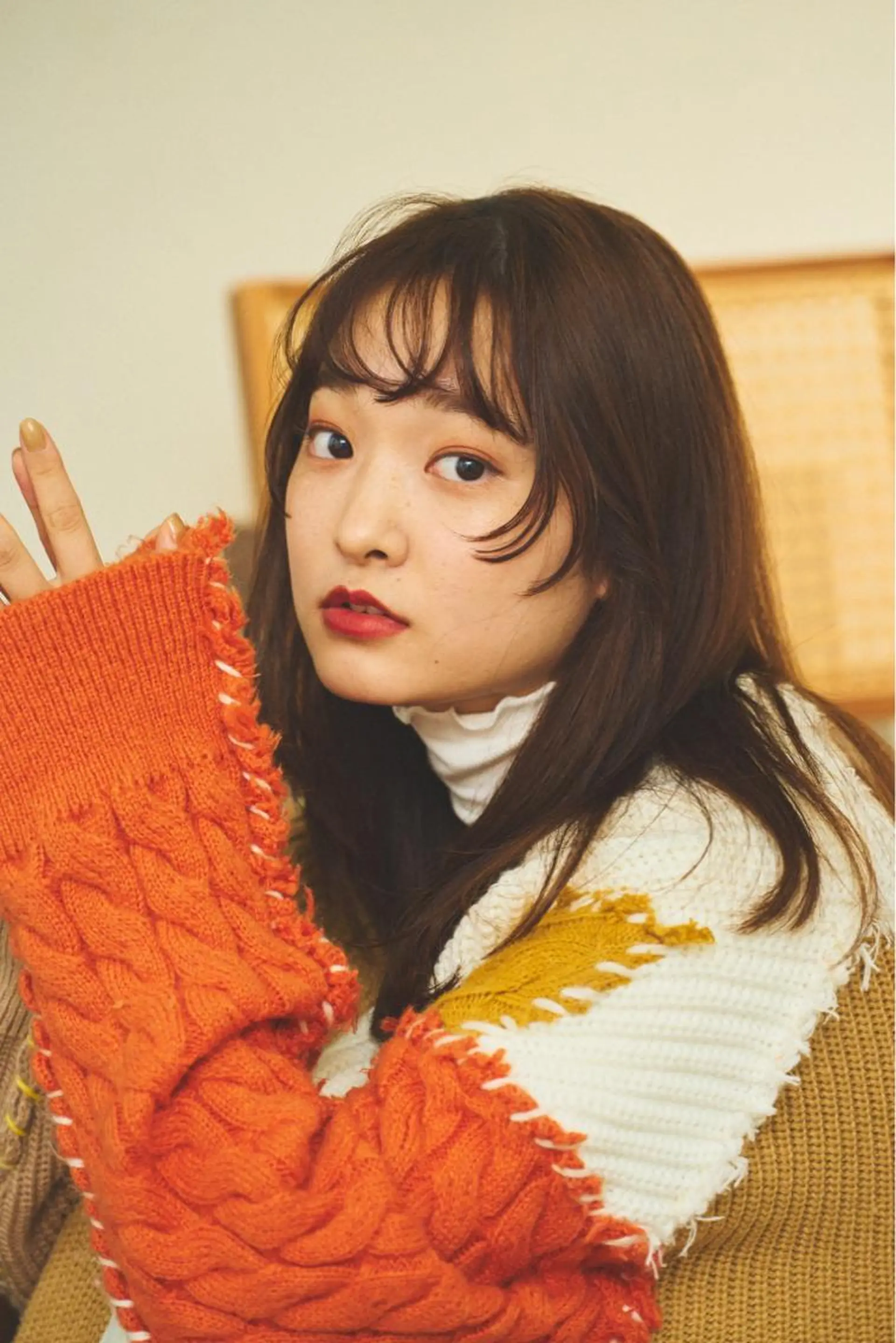 セミロング MIYU 原宿 透明感カラーのヘアスタイル