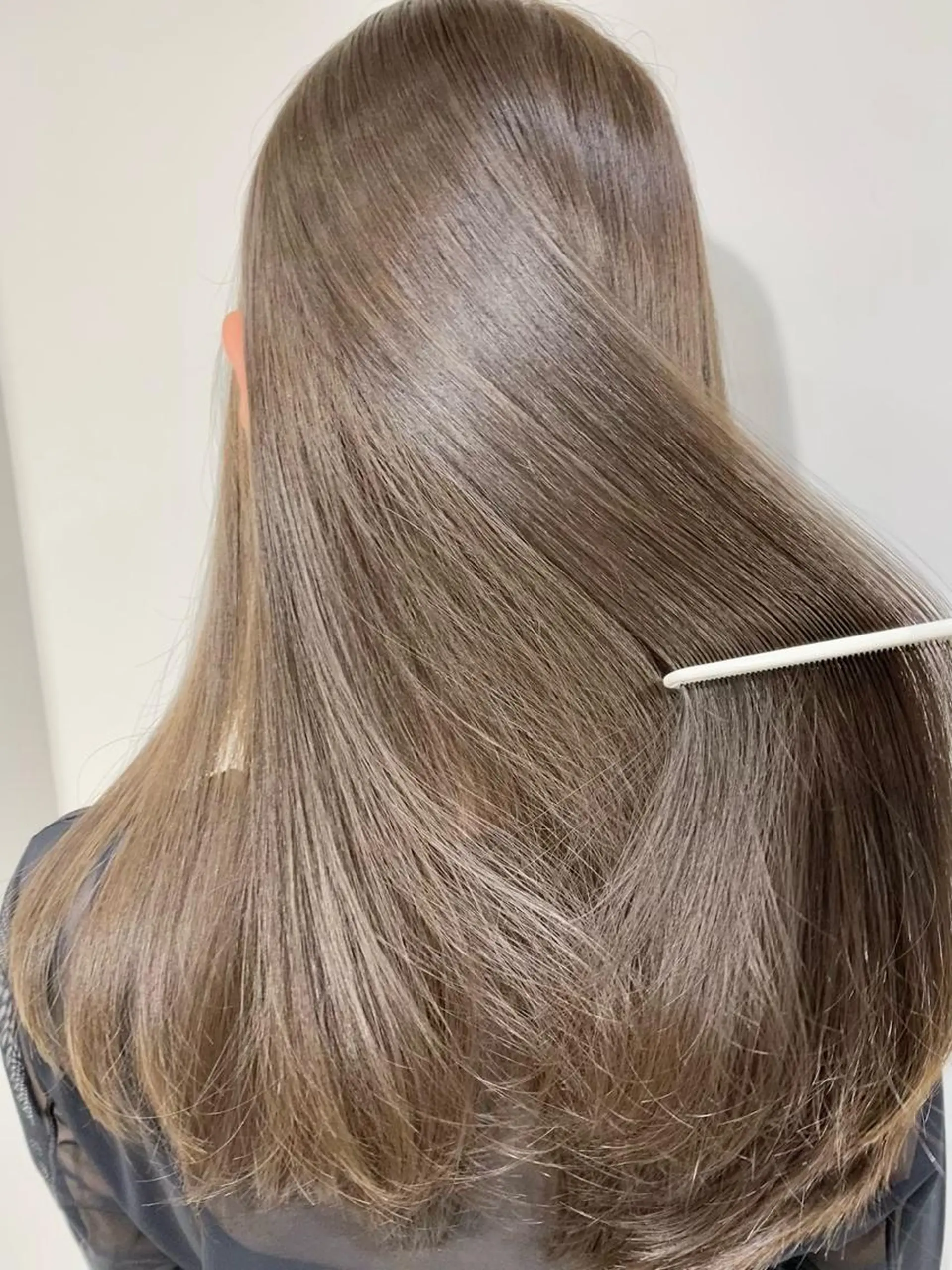 セミロング カラー 透明感カラー 髪質改善 ヘアカラー トリートメント LOVESTOIKE 堂本のヘアスタイル
