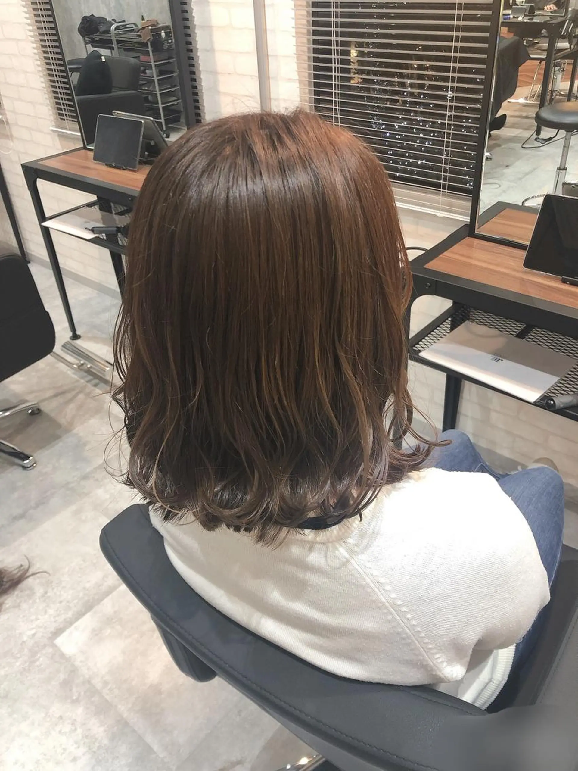 ミディアム カラー ベージュカラー カット ヘアカラー トリートメント 山浦 伶奈のヘアスタイル