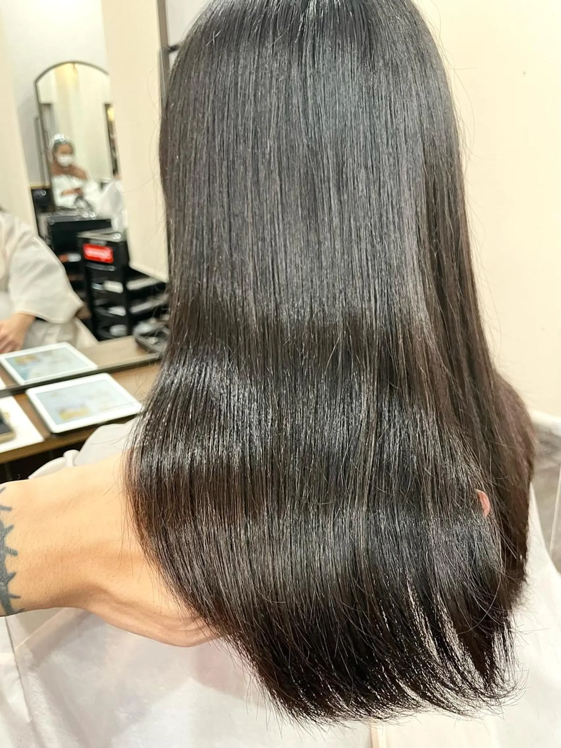 ミディアム パーマ 髪質改善 ストレートパーマ レイヤー/艶カラー 🫧守利のヘアスタイル