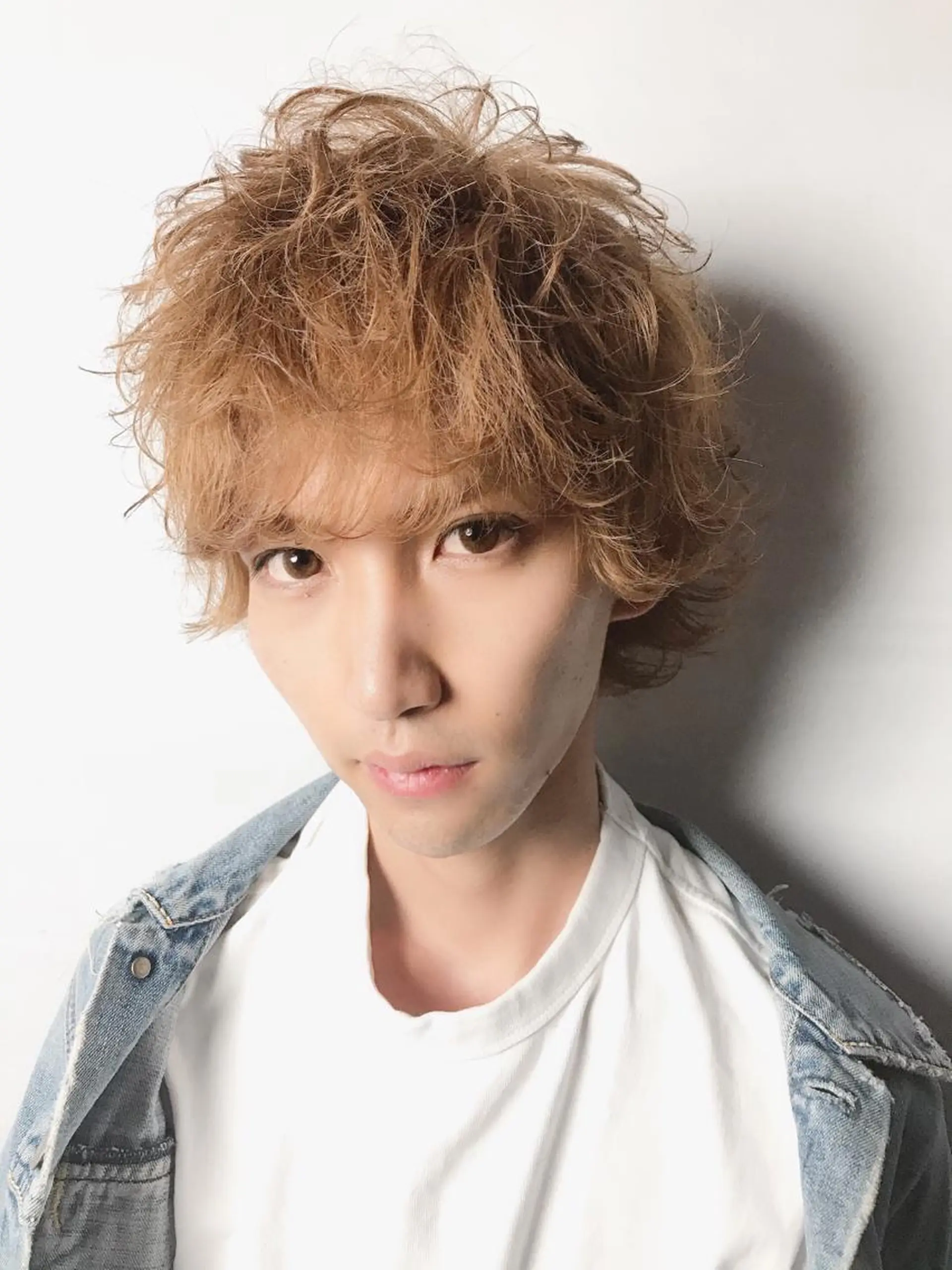 ショート カラー メンズ メンズブリーチ ブリーチ 久保亮太 /大人ショートのヘアスタイル