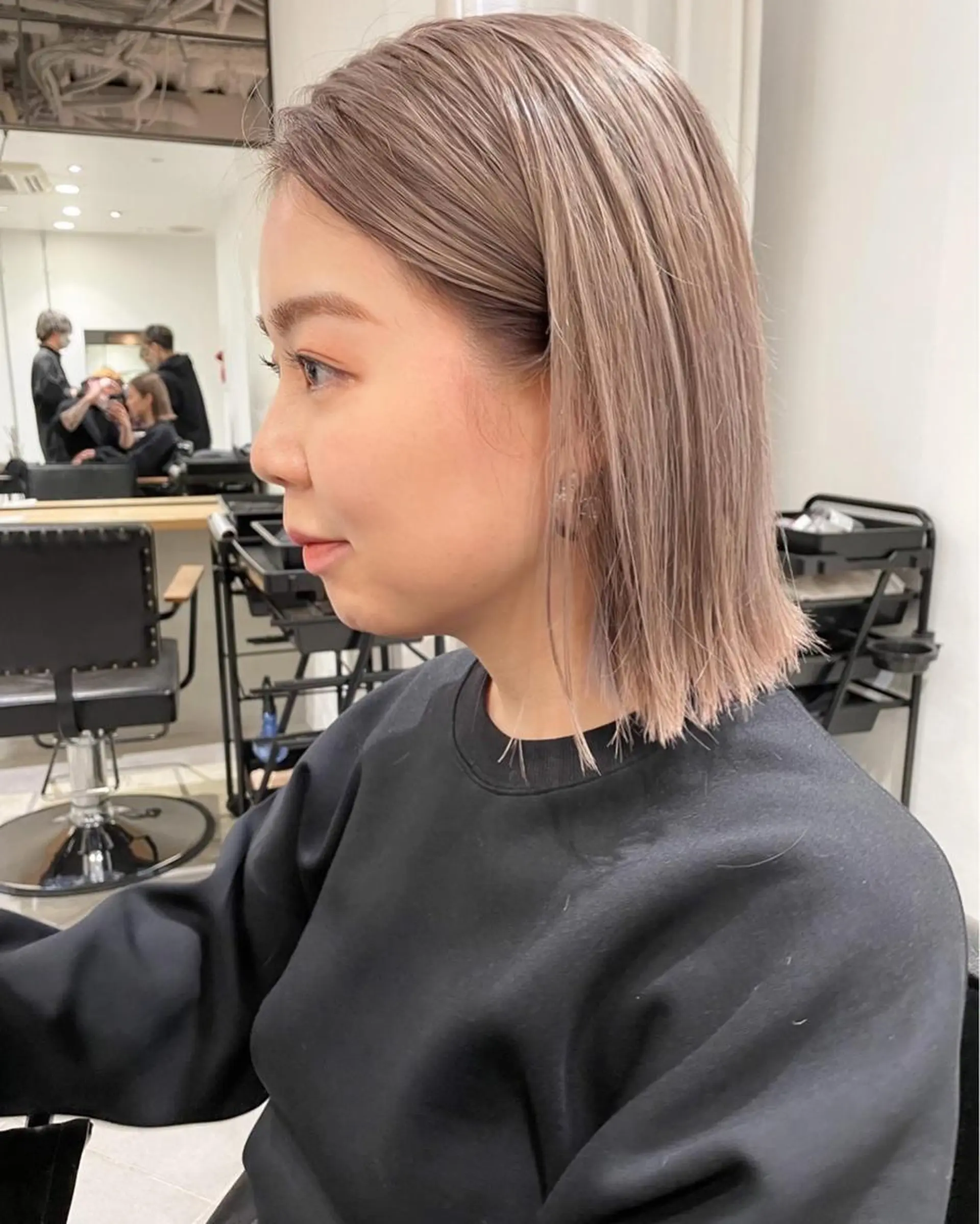 ショート カラー 切りっぱなしボブ ベージュカラー ホワイトベージュ ボブ カット ヘアカラー トリートメント Loom.所属・村上雅人 ナチュラルモードのヘアスタイル