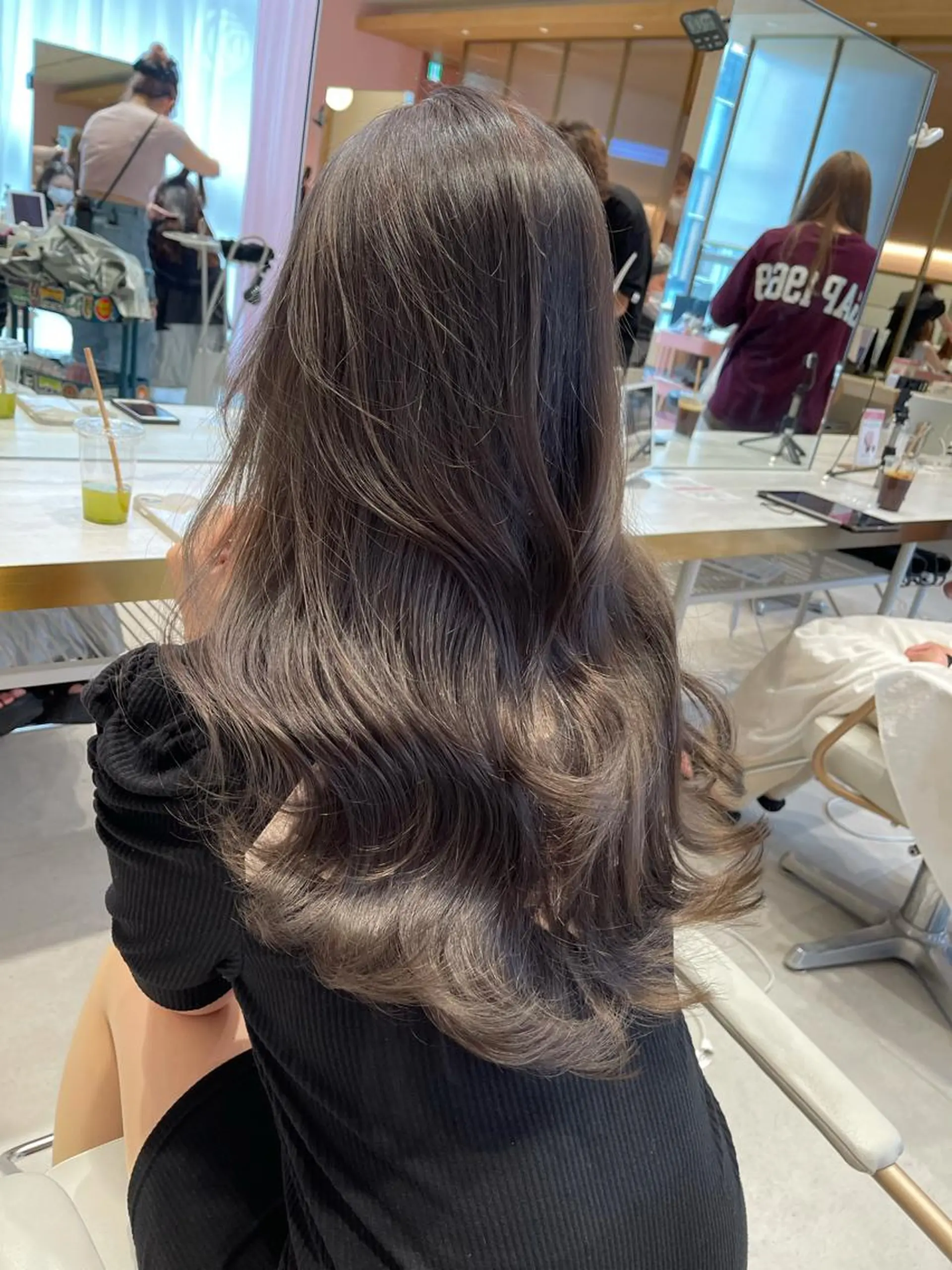 ロング くびれヘア レイヤーカット 似合わせカット 小顔カット カット ヘアカラー トリートメント ボブパーマ ウルフパーマのヘアスタイル