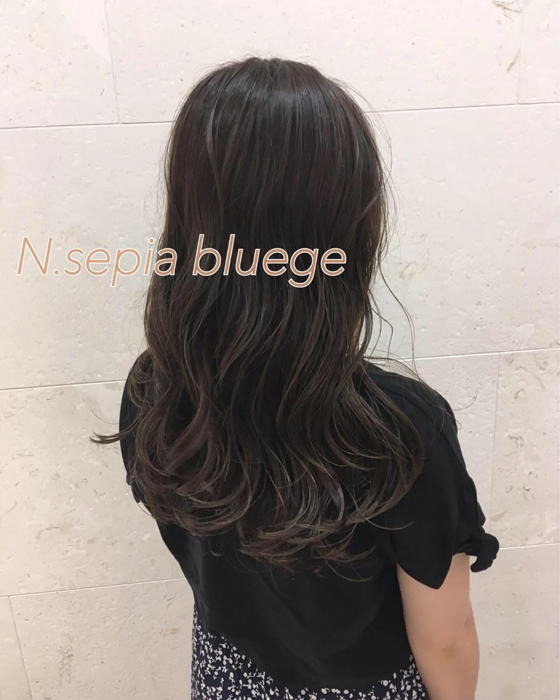 ロング カラー ブルーカラー ブルージュ カット ヘアカラー トリートメント 斉藤 貴也のヘアスタイル