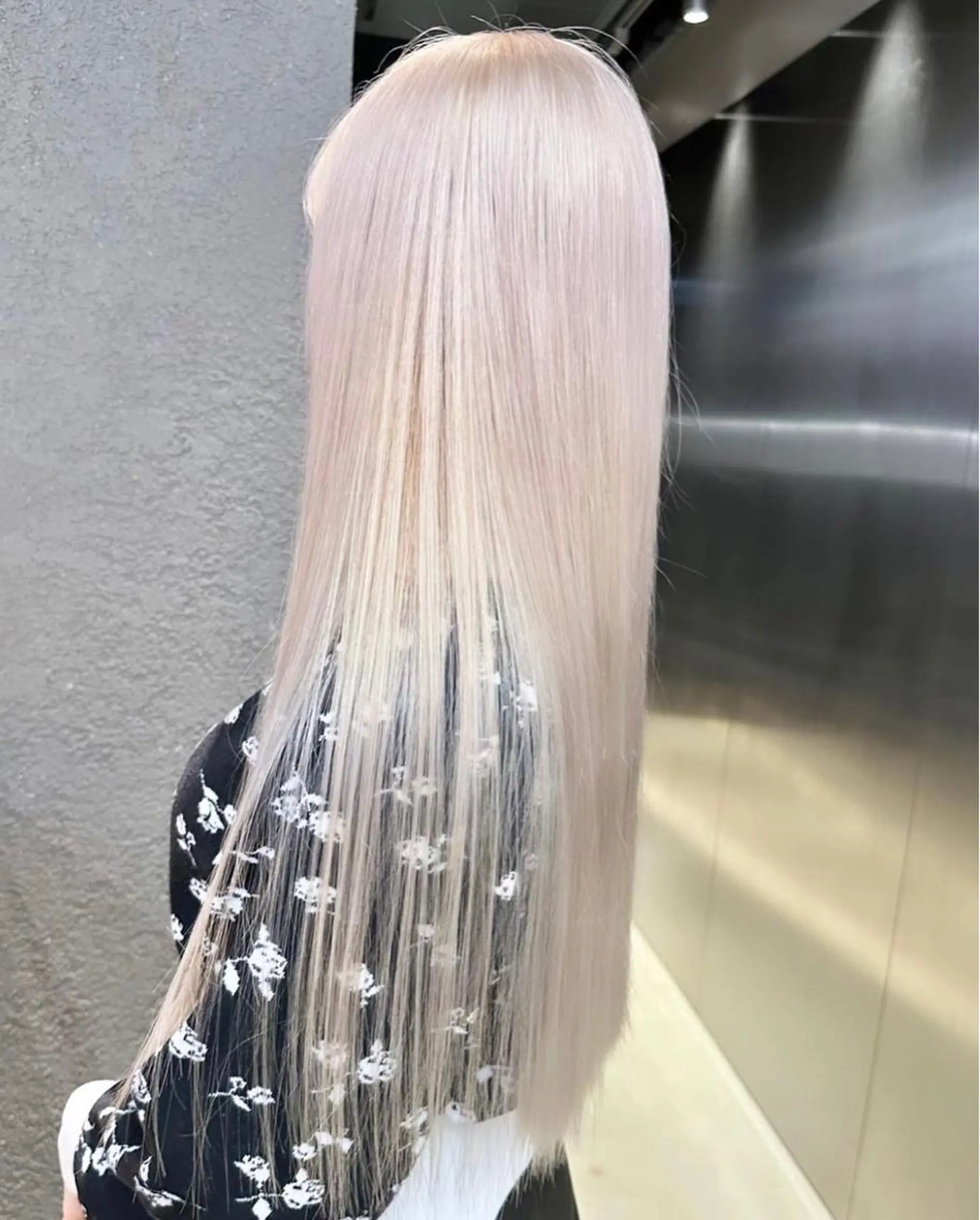 ロング カラー ブリーチ レイヤーカット トリートメント ハイトーン/ 縮毛矯正のヘアスタイル