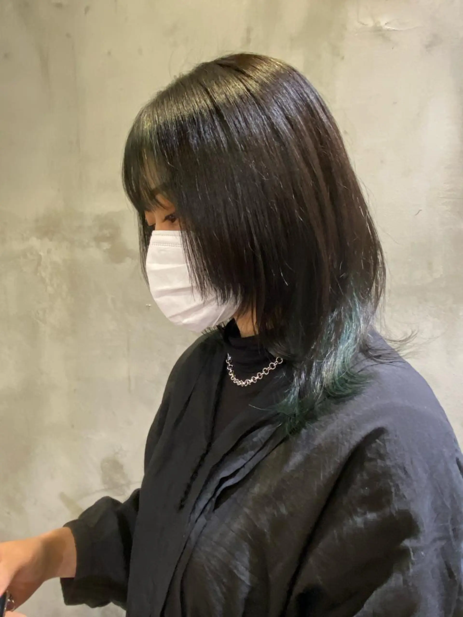 ミディアム カラー ウルフカット カット ヘアカラー レイヤーカット🪽 yukaのヘアスタイル