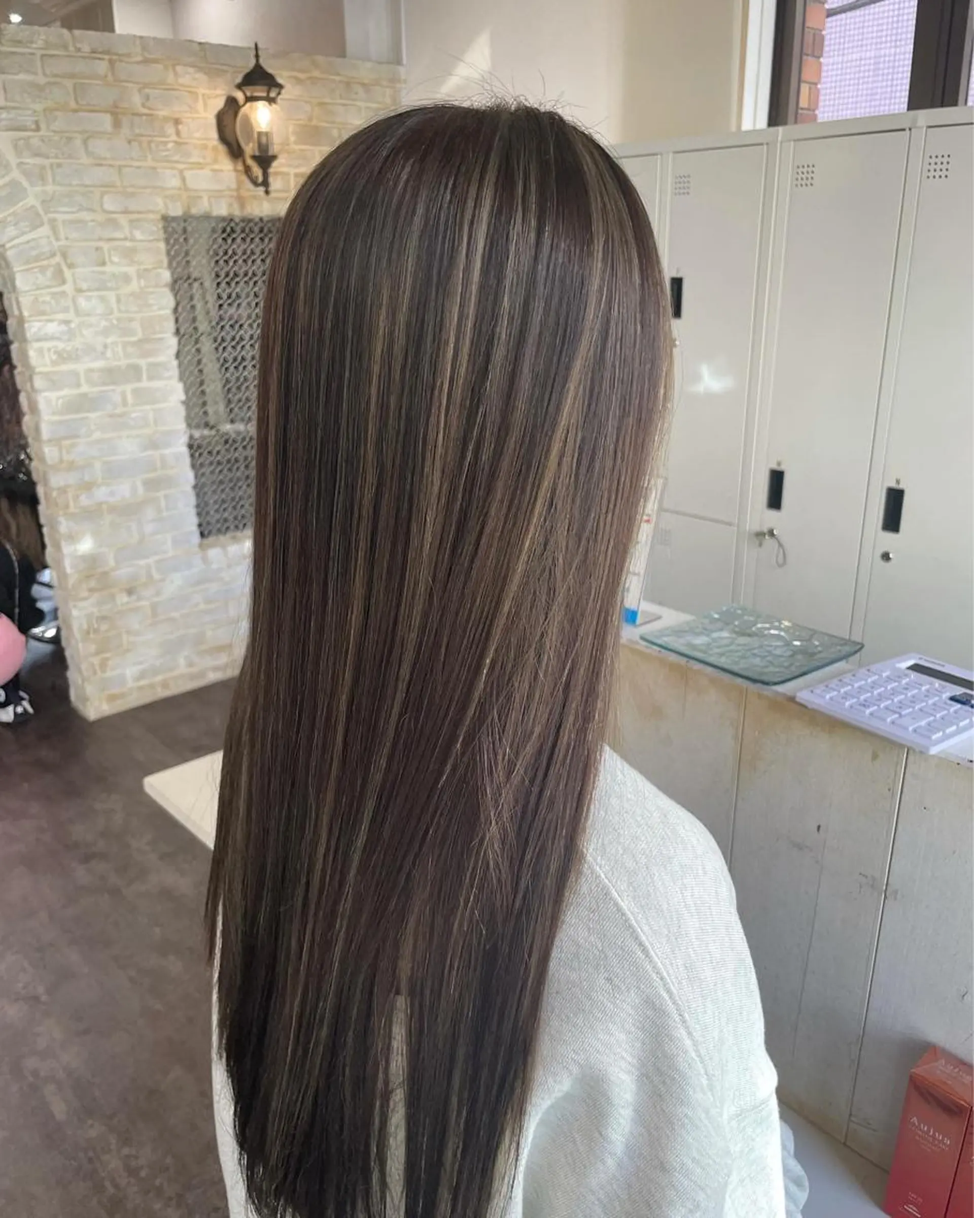 セミロング カラー グレージュ ハイライトカラー ハイライト レイヤー/艶カラー 🫧守利のヘアスタイル