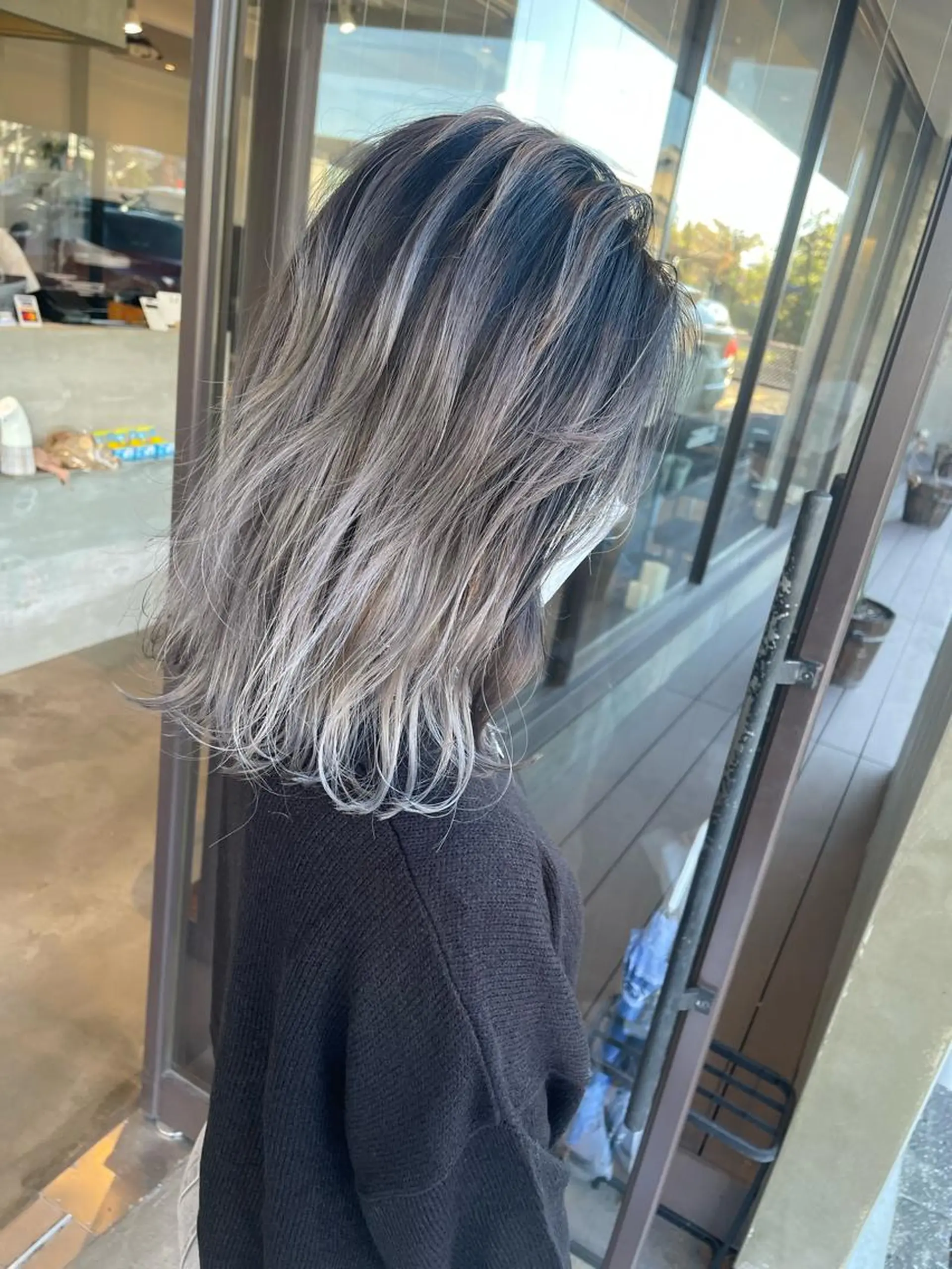 ミディアム レイヤーカット Licol所属・髪質改善サロン Licolフリー予約のヘアスタイル