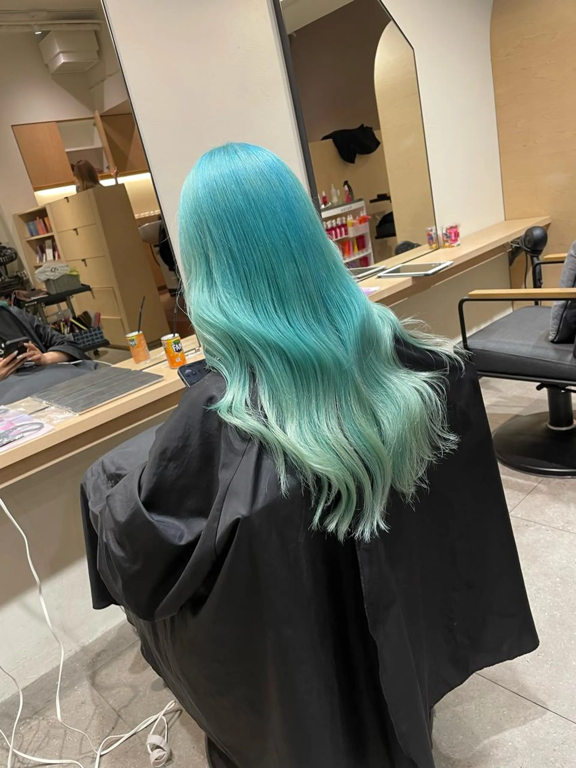 ロング カラー ブリーチ Le'a所属・渋谷/フェード/ 國分 翔のヘアスタイル