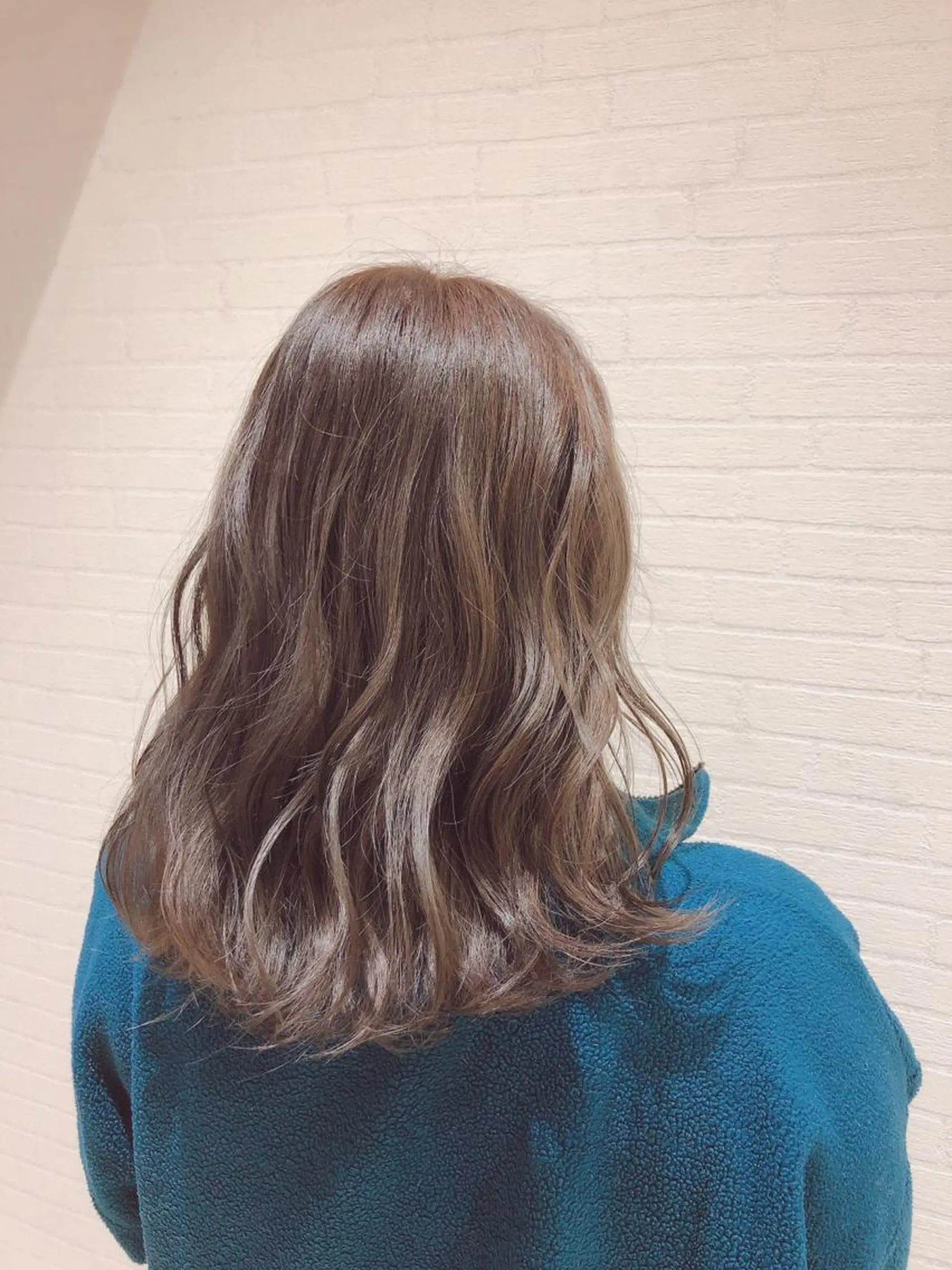 ミディアム カラー 岩永 梨玖のヘアスタイル